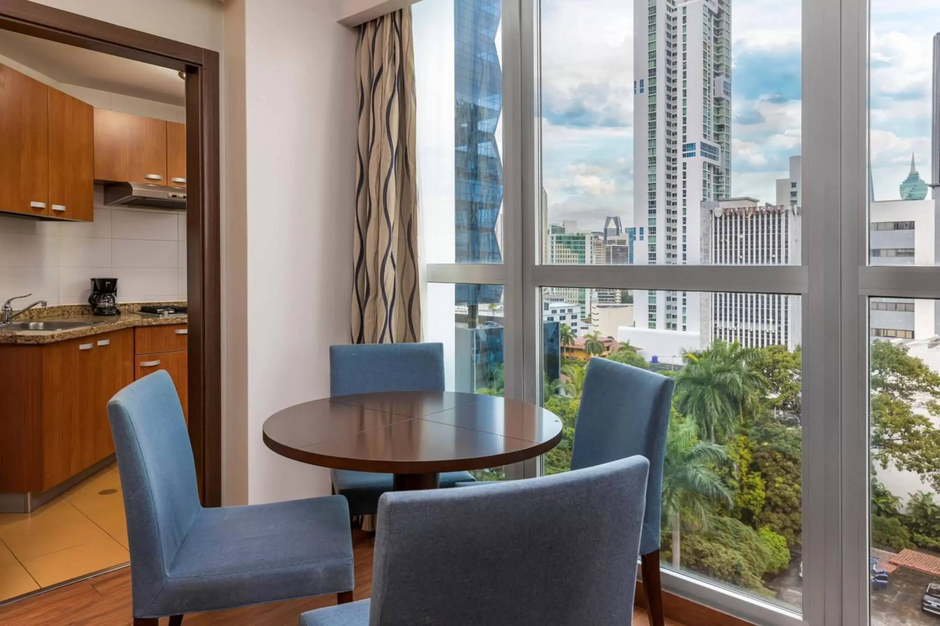 Photo of the whole room, Dining Area in Marriott Executive Apartments Panama City, Finisterre