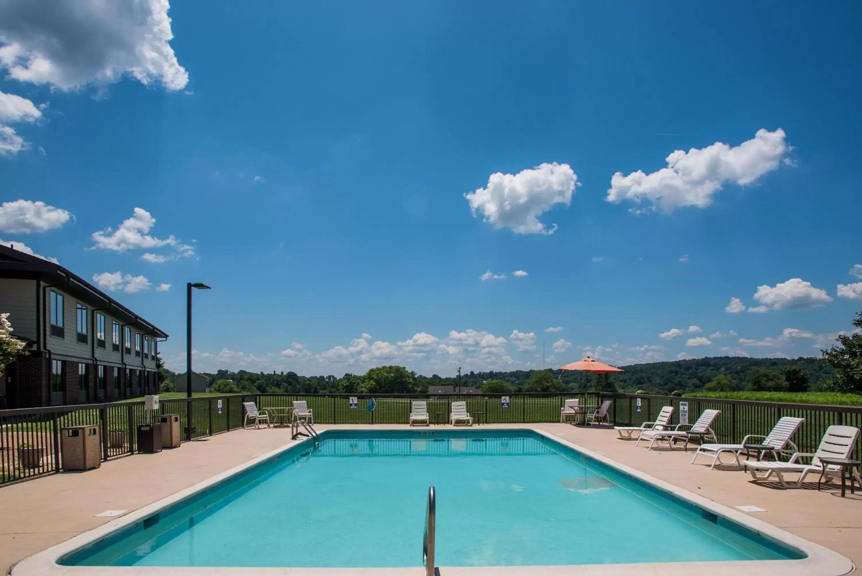 Pool view, Swimming Pool in Round Hill Inn