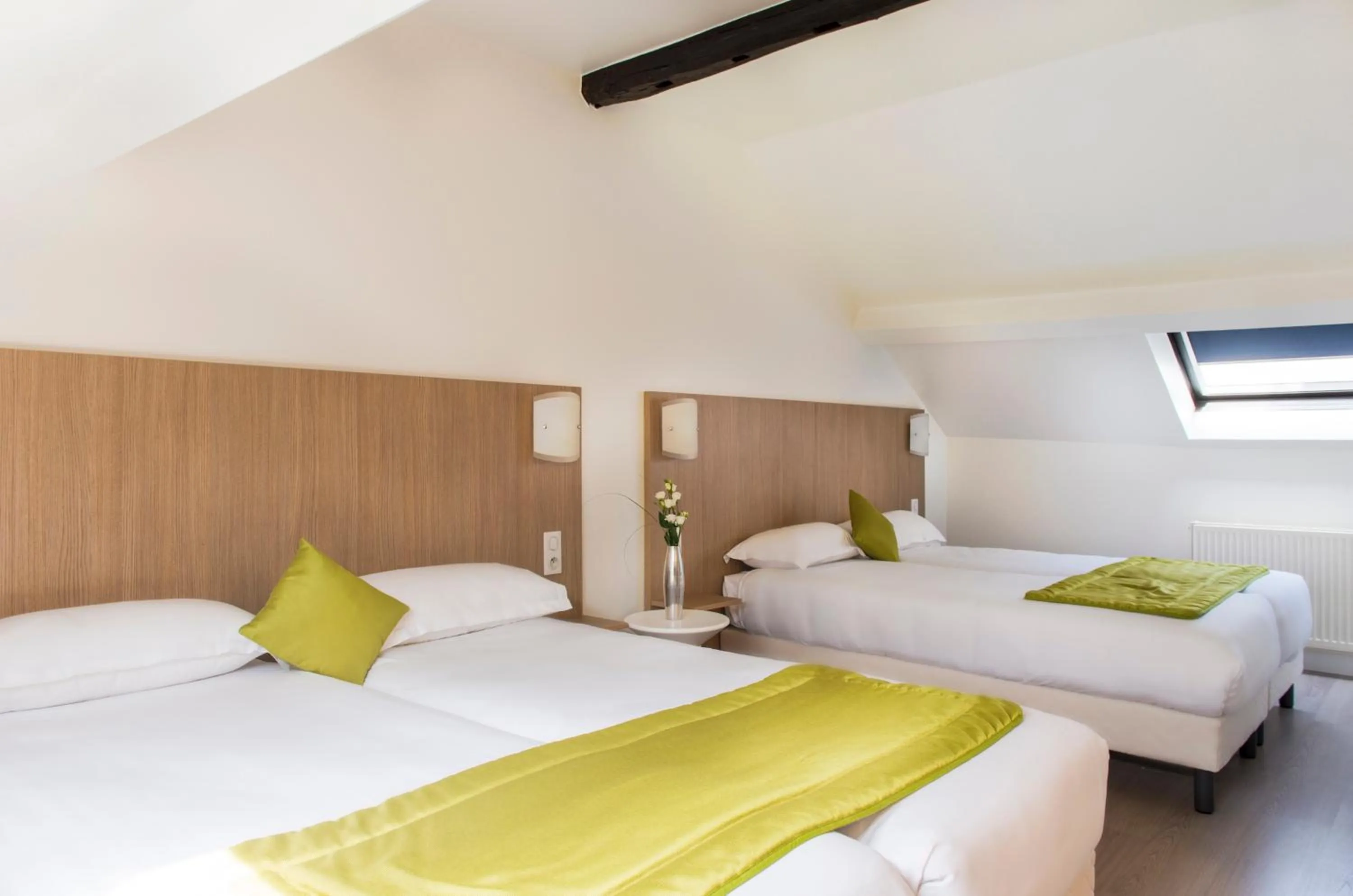 Bed in Hotel Bel Oranger Gare de Lyon