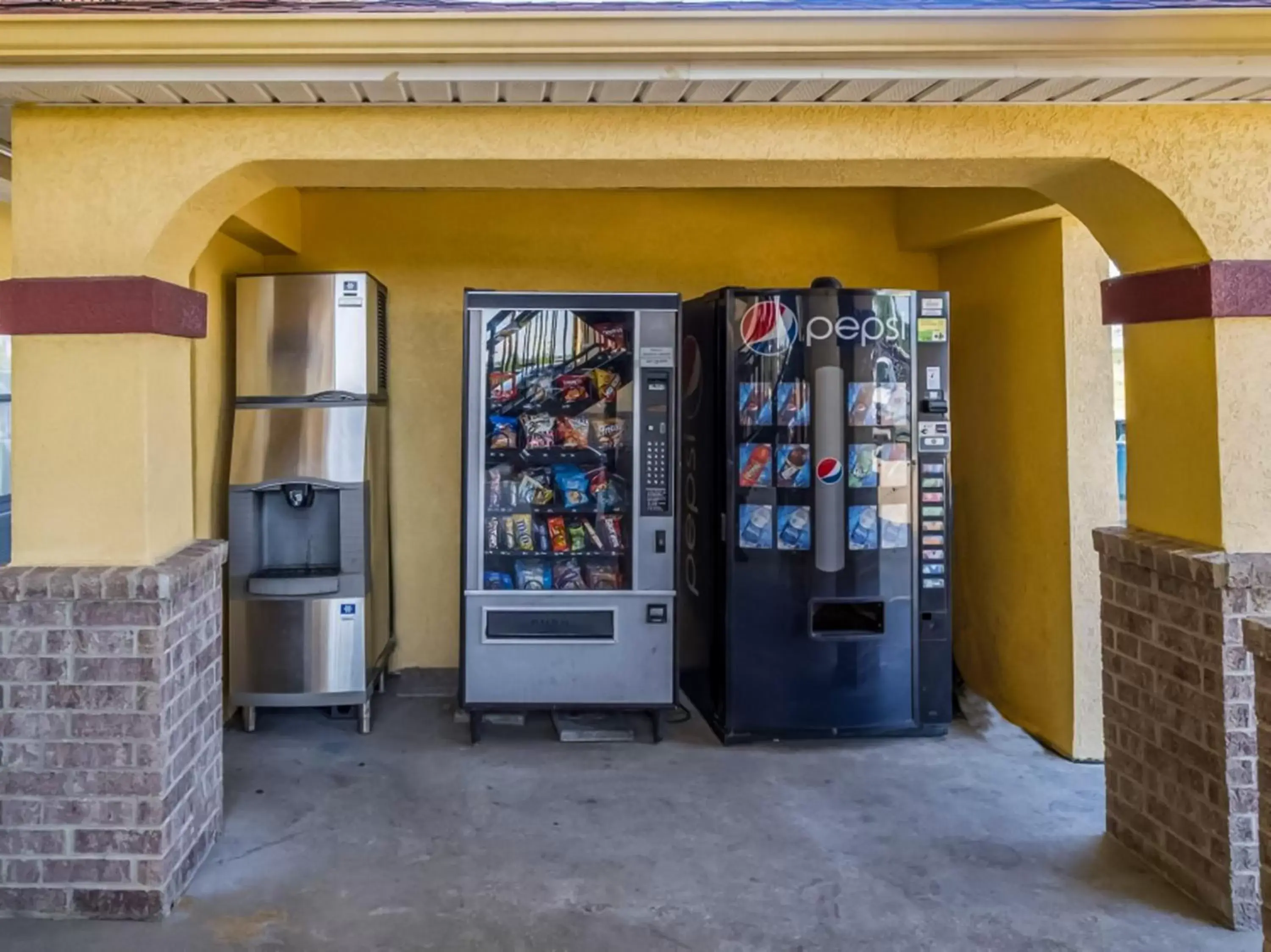 vending machine in OYO Hotel LSU