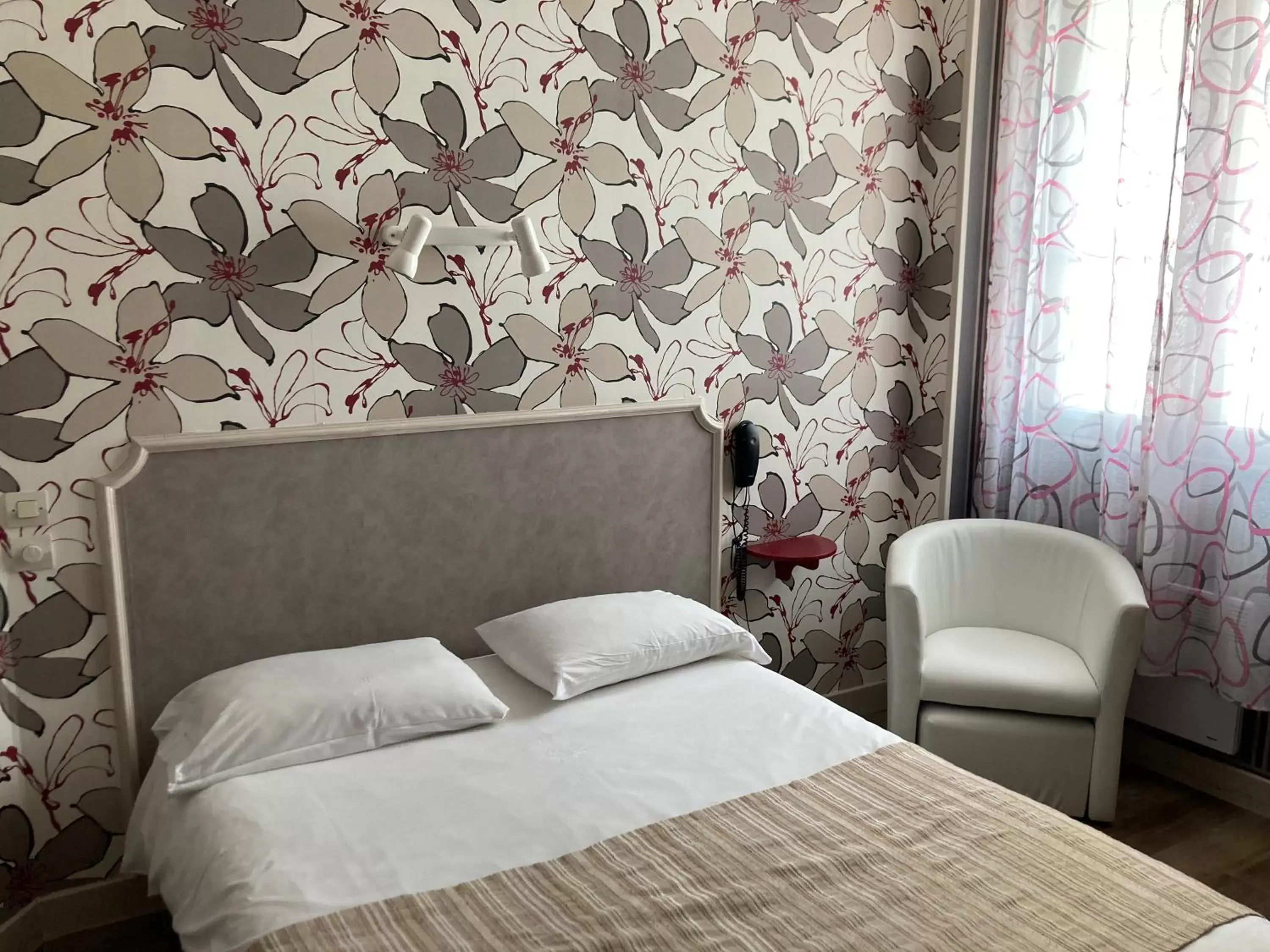 Bedroom, Bed in Hotel Le Bon Laboureur
