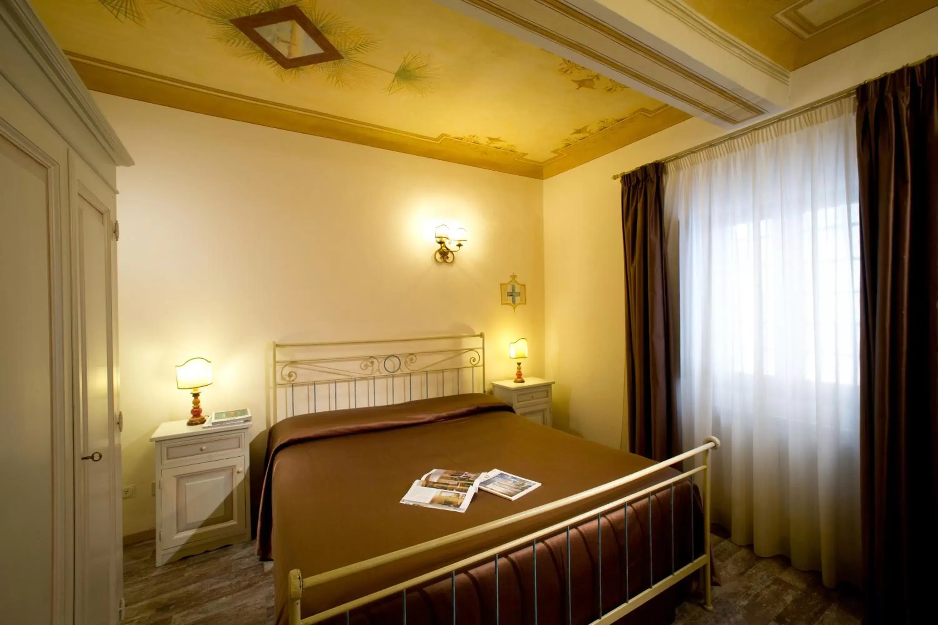 Photo of the whole room, Bed in Hotel Palazzo di Valli