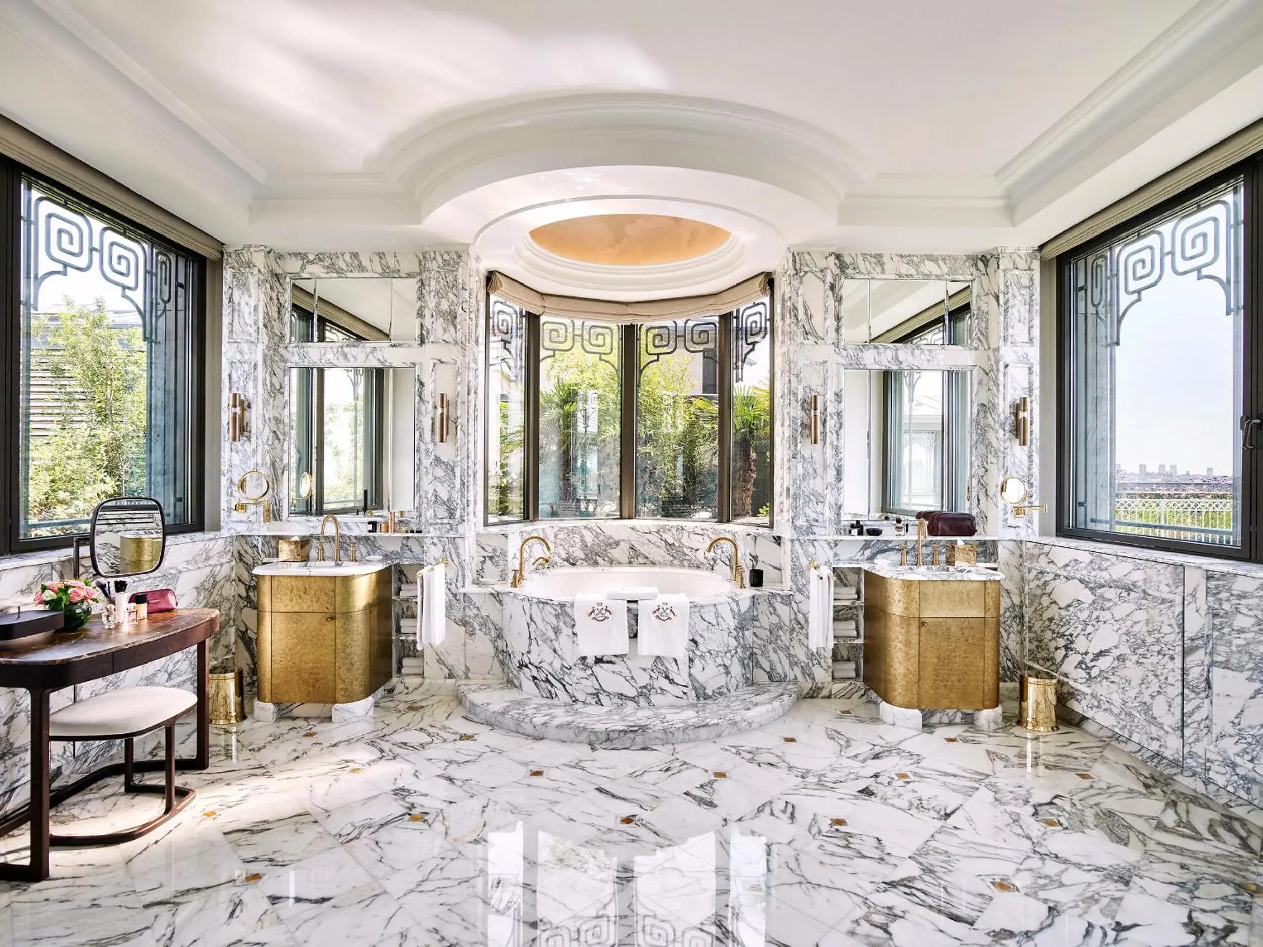Bathroom, Restaurant/Places to Eat in Le Meurice - Dorchester Collection