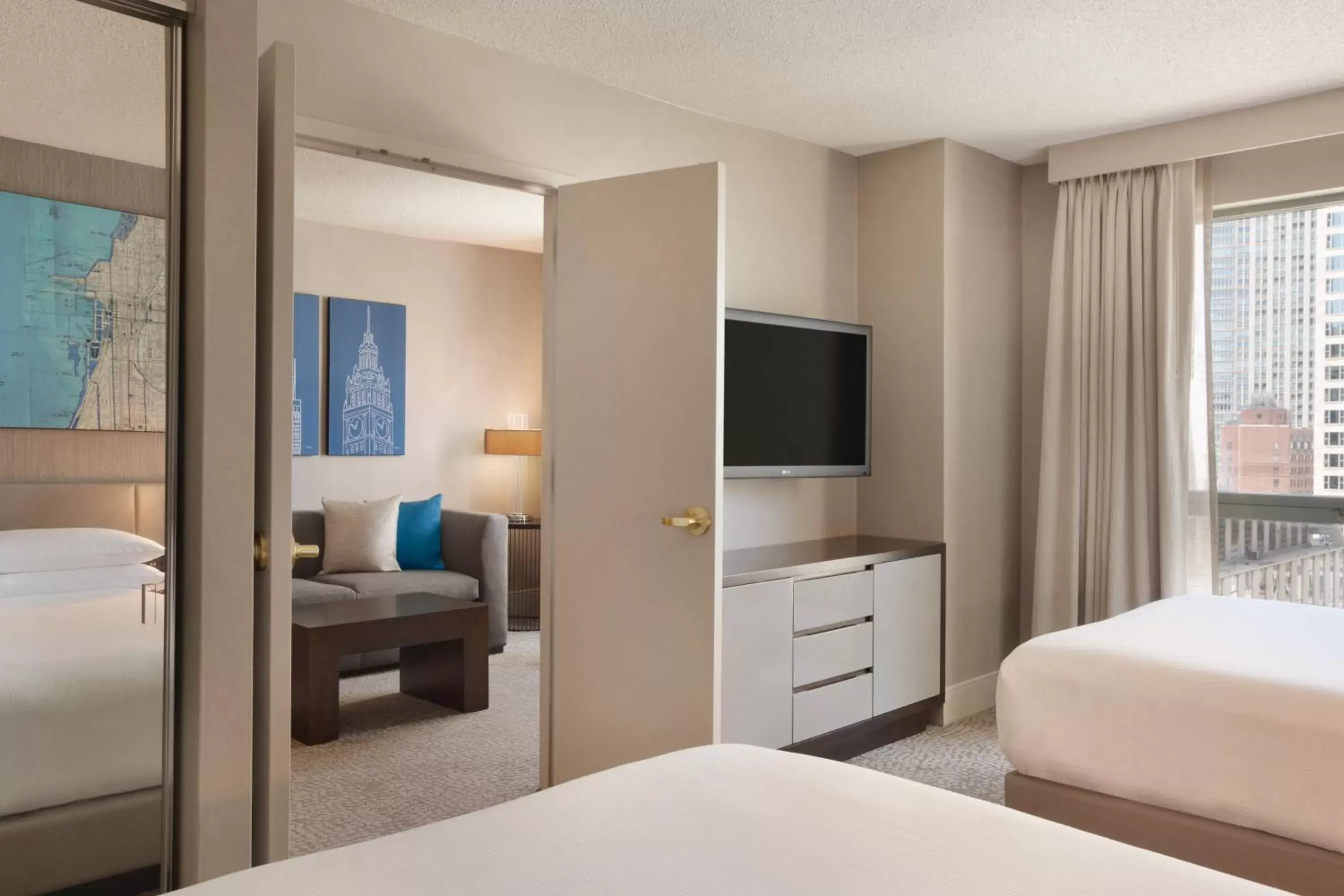 Bed in Hilton Chicago Magnificent Mile Suites