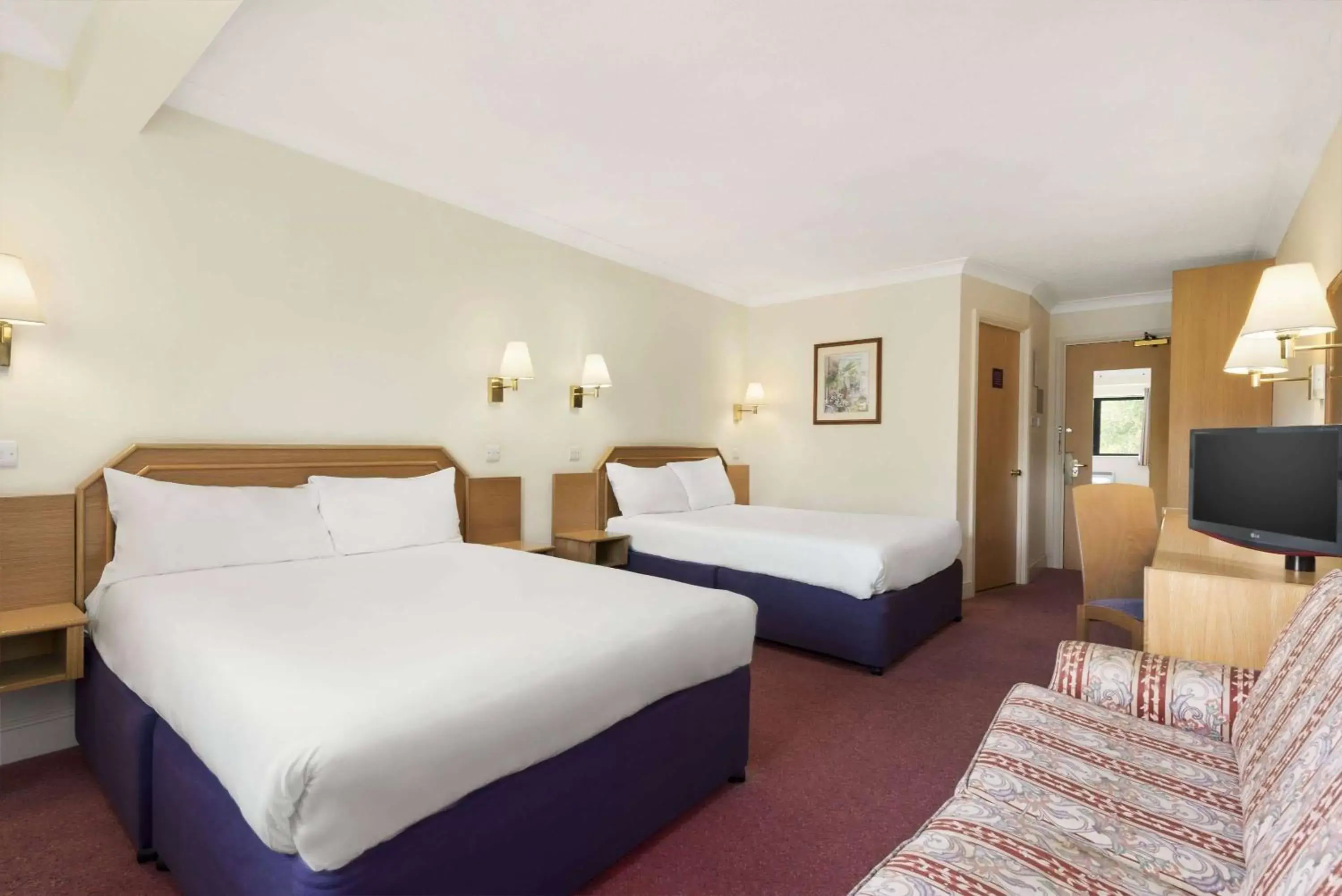 Photo of the whole room, Bed in Days Inn Stafford