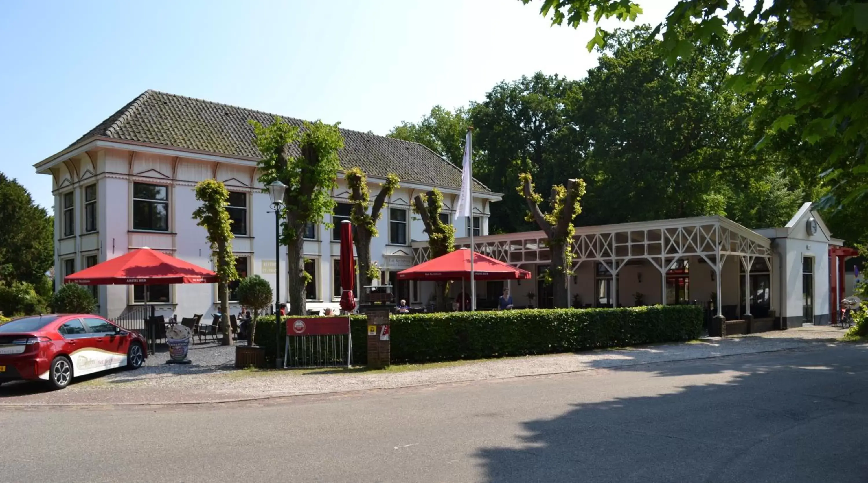 Facade/entrance, Property Building in Hotel-Restaurant Het Rechthuis