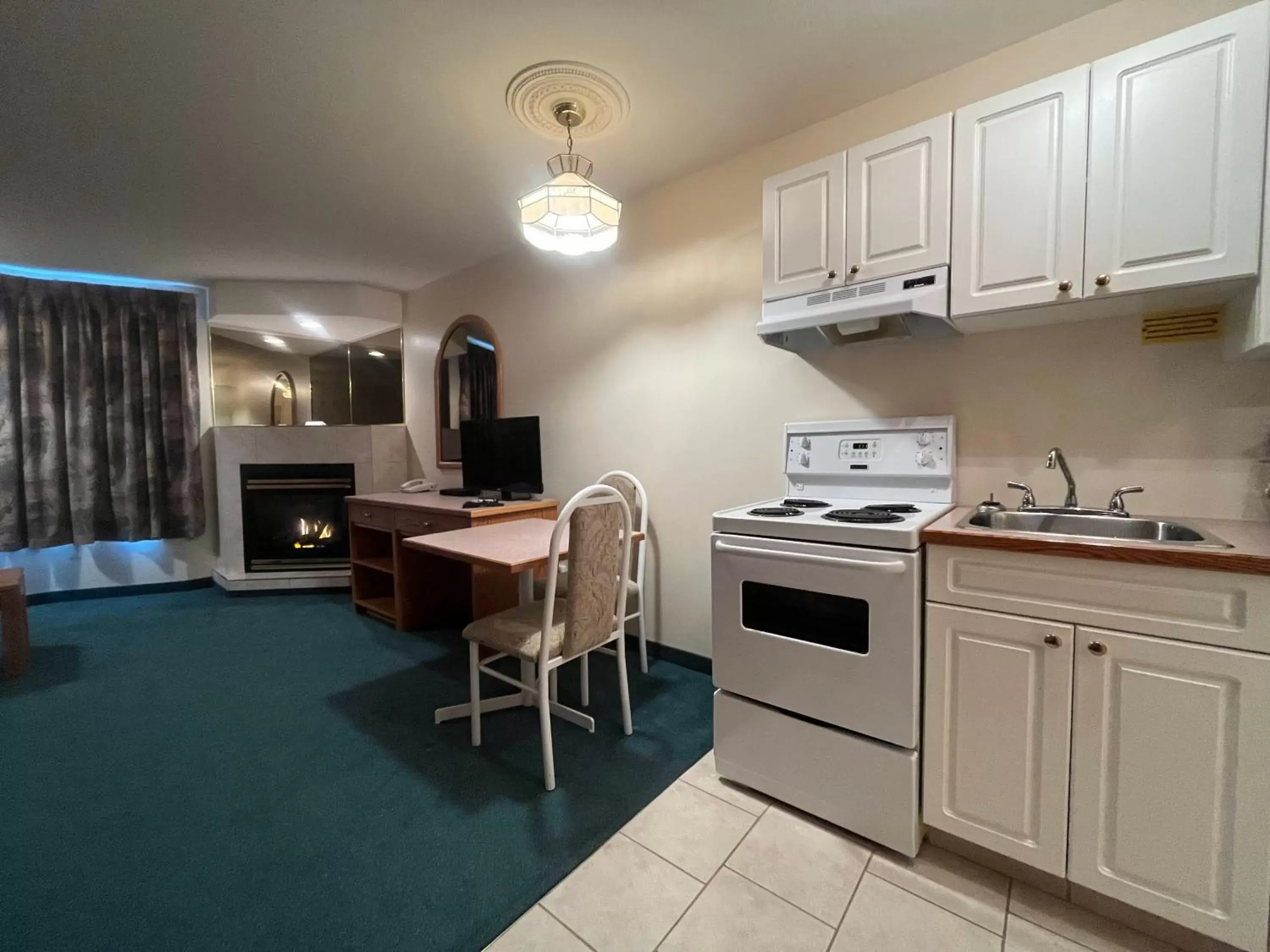 Library, Kitchen/Kitchenette in Western Budget Motel #3 Whitecourt