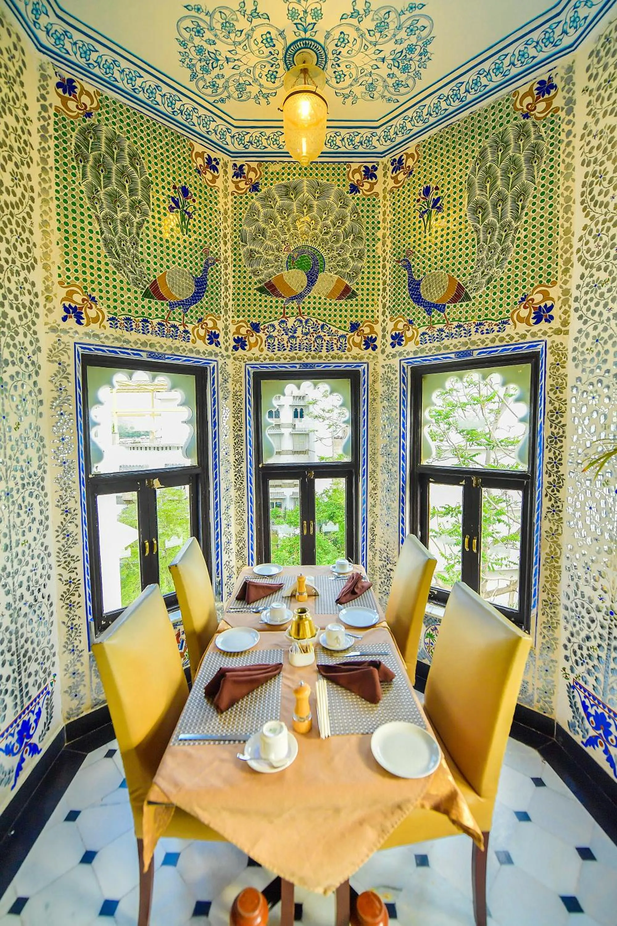 Restaurant/places to eat in Hotel Udai Kothi