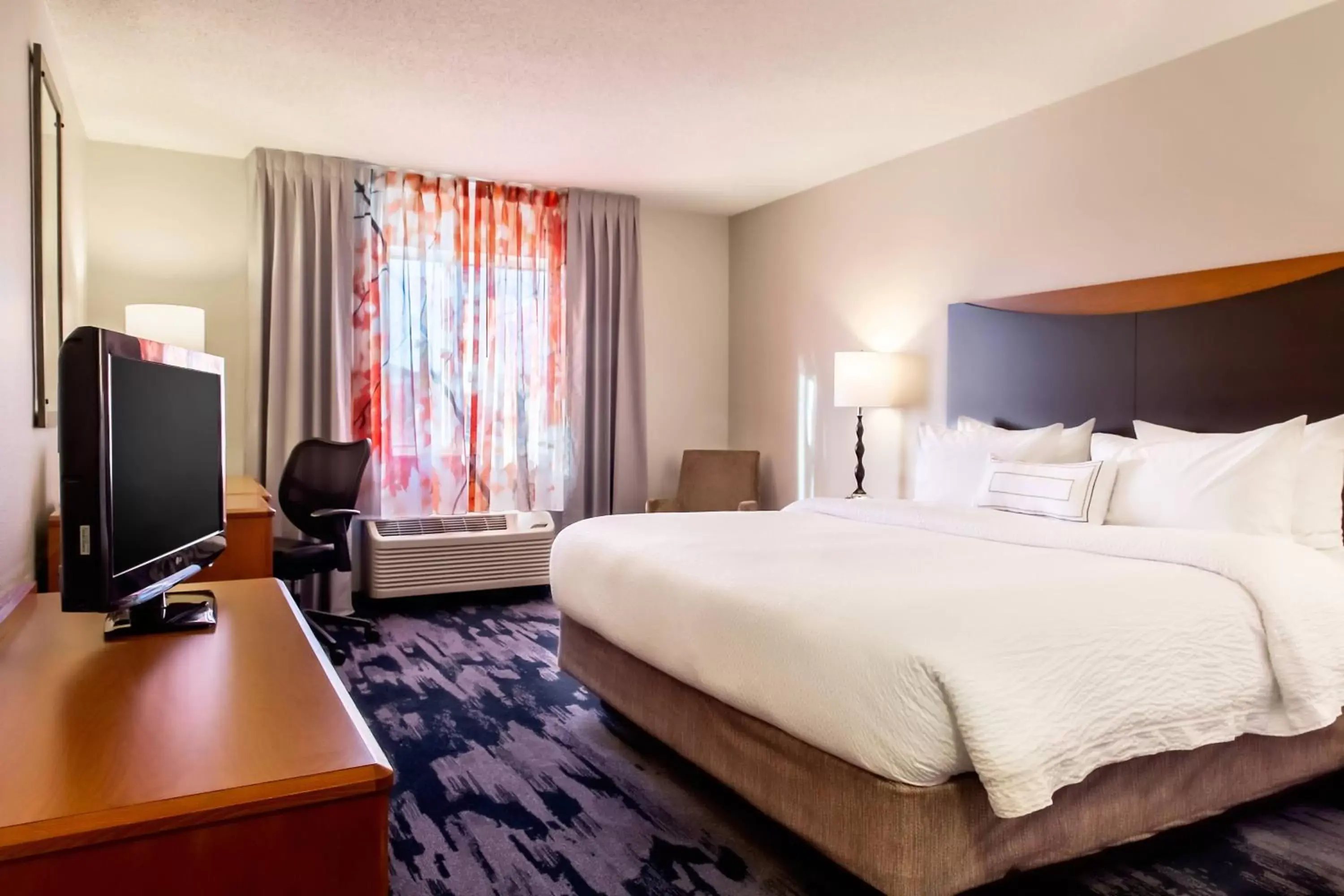 King Room with Adapted Tub - Mobility and Hearing Accessible in Fairfield Inn & Suites Minneapolis Eden Prairie