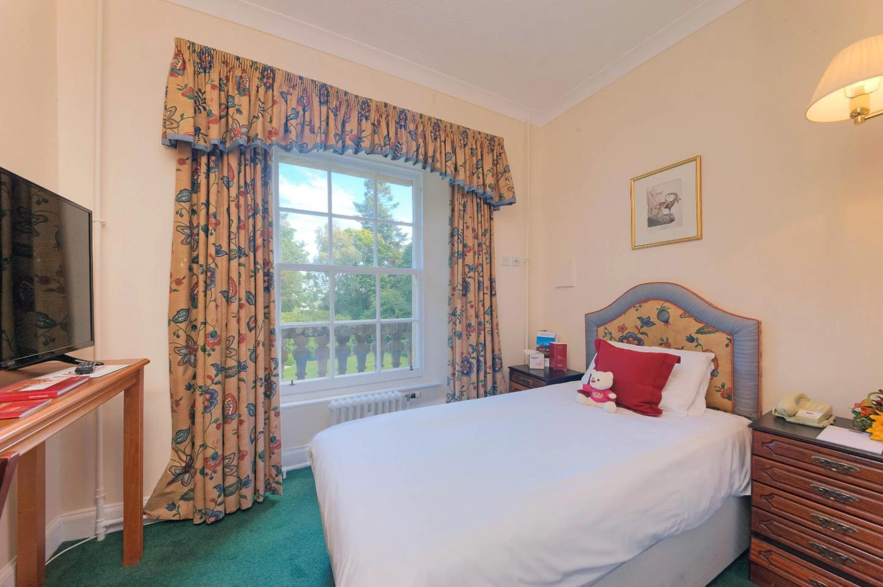 Photo of the whole room, Bed in Muthu Newton Hotel (Near Inverness Airport)