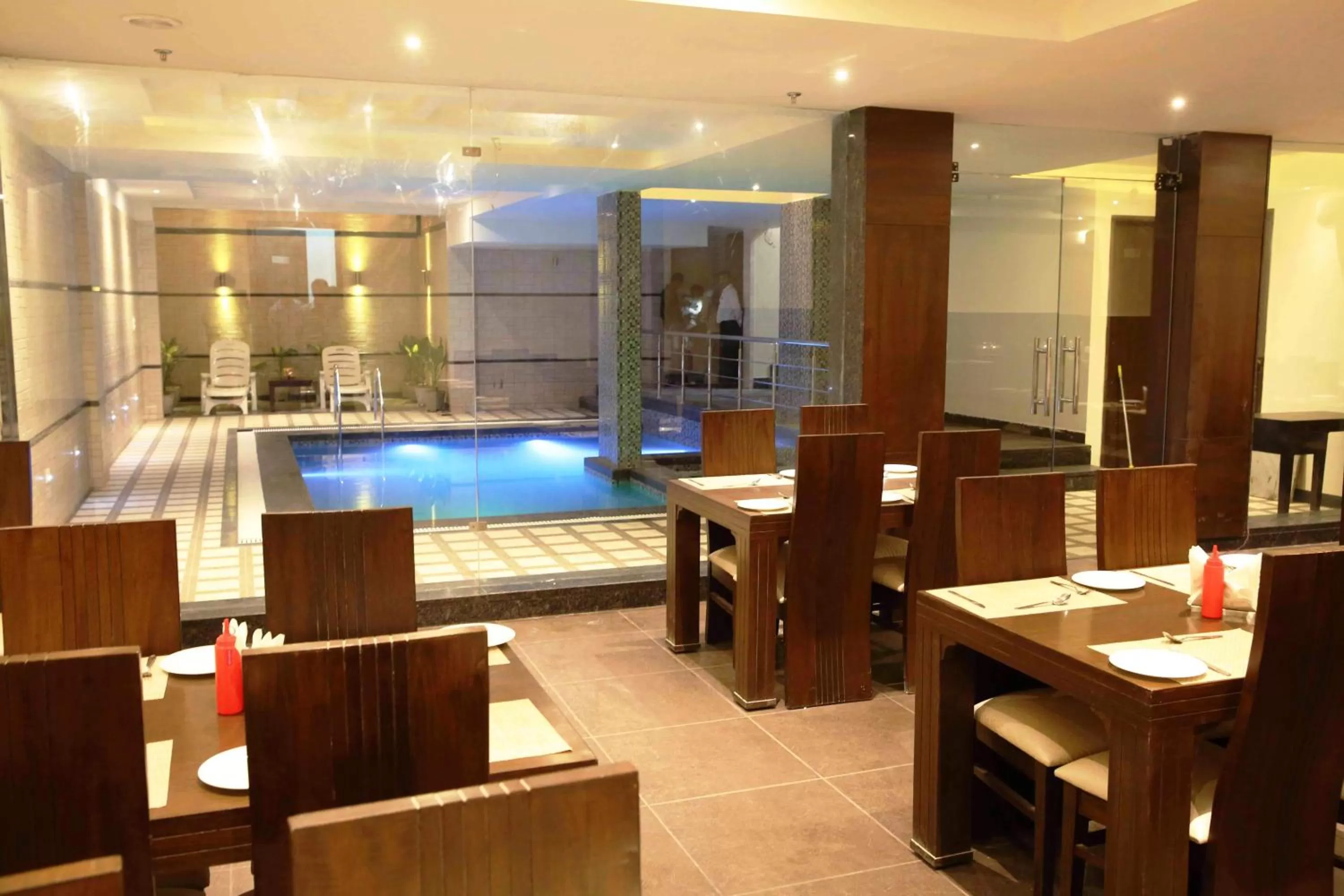 Restaurant/places to eat in Hotel Taj Villa- Agra