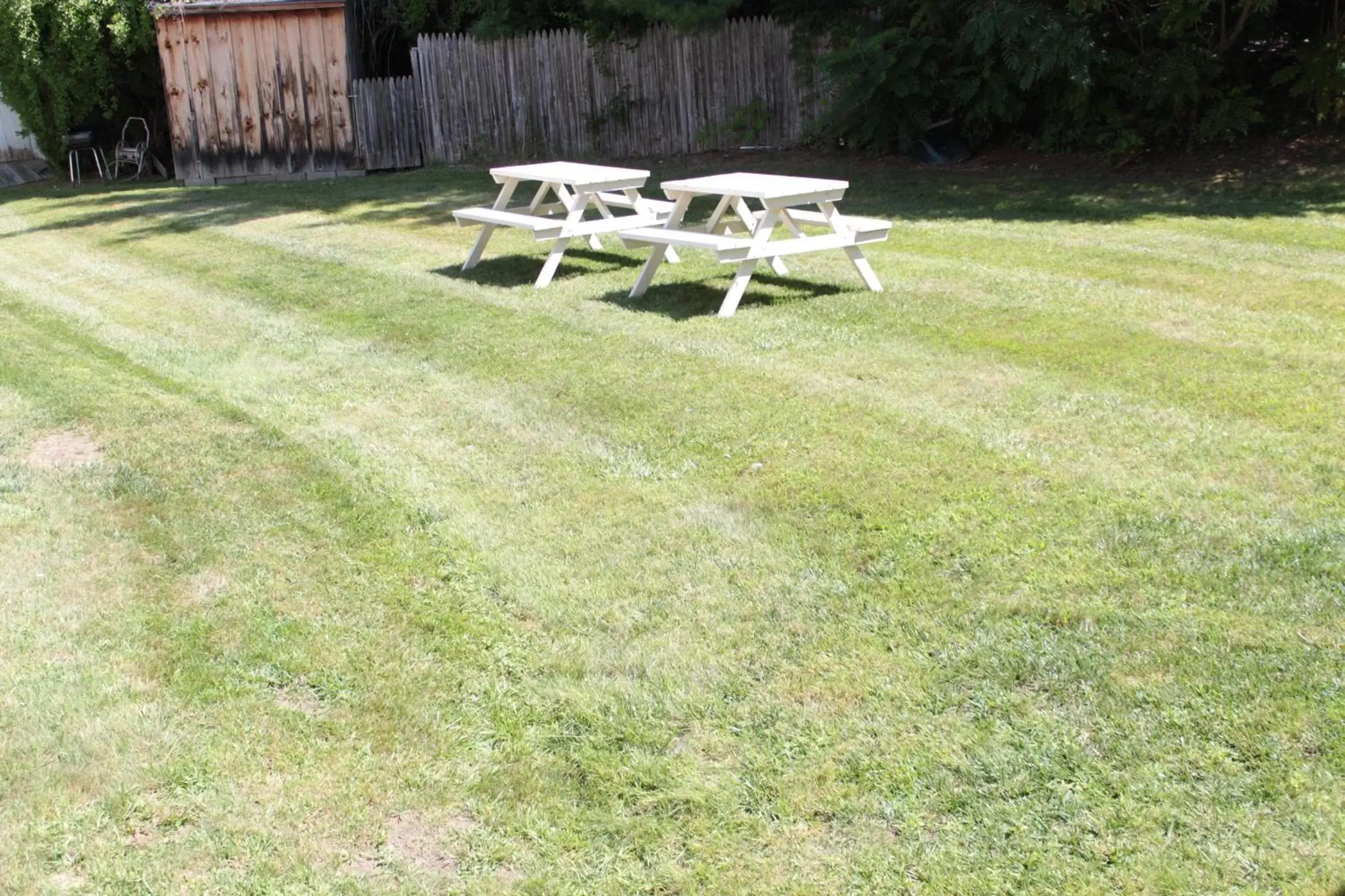 Day, Garden in Wagon Wheel Inn