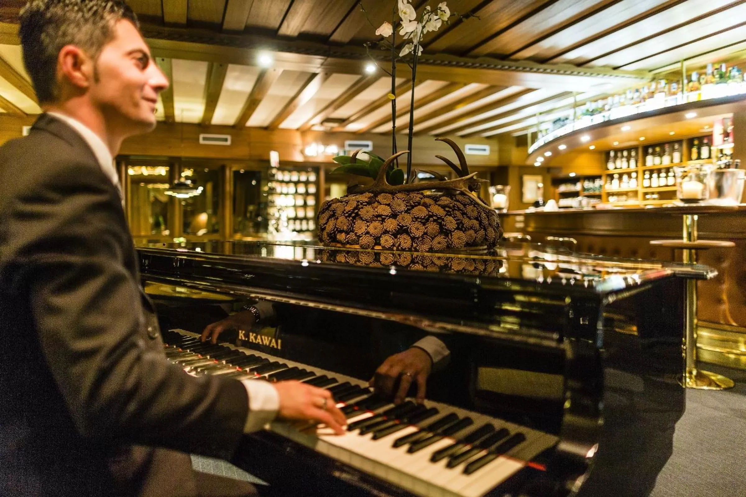 Lounge or bar in Hotel Alpenroyal - The Leading Hotels of the World