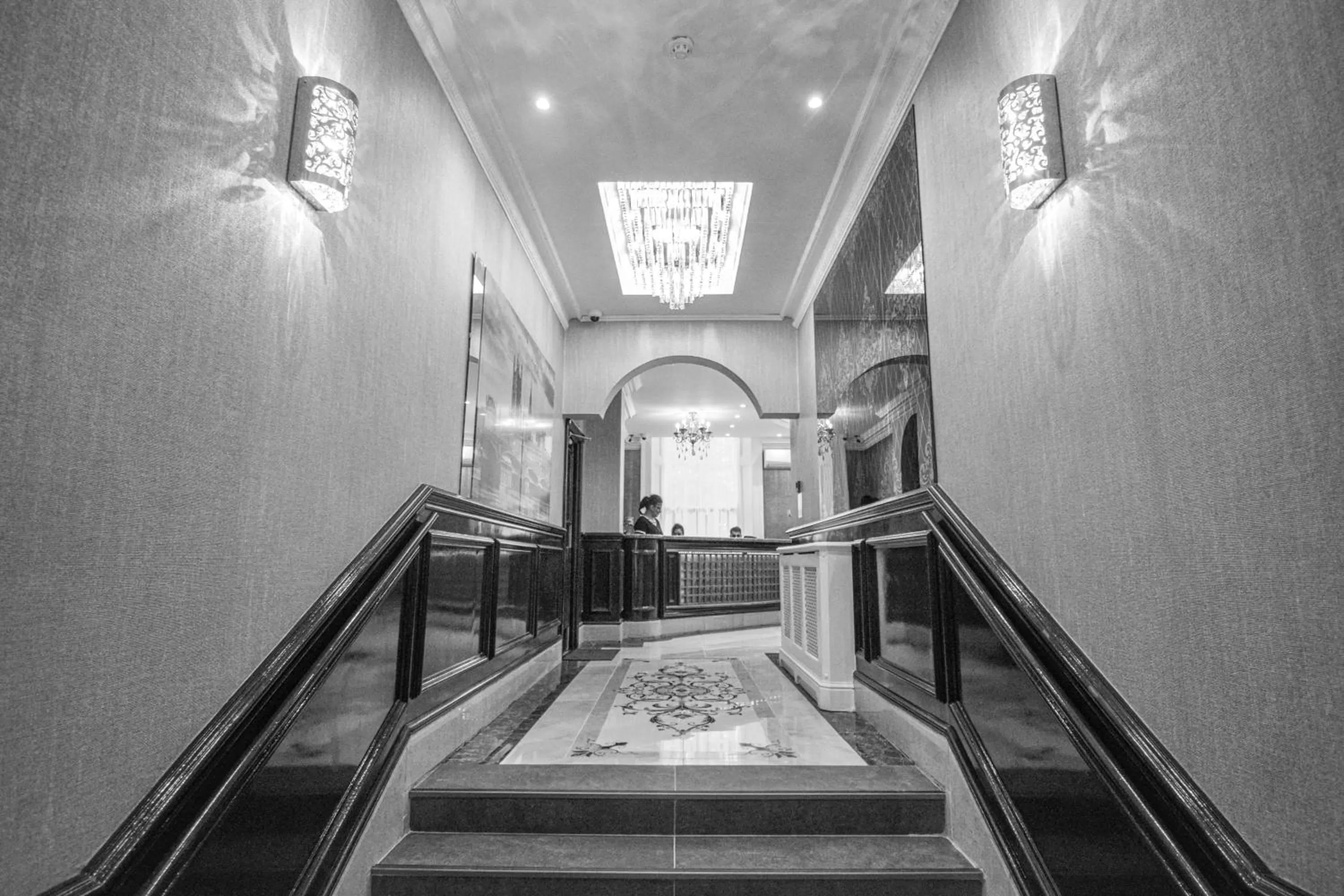 Property building, Bed in Pembridge Palace Hotel