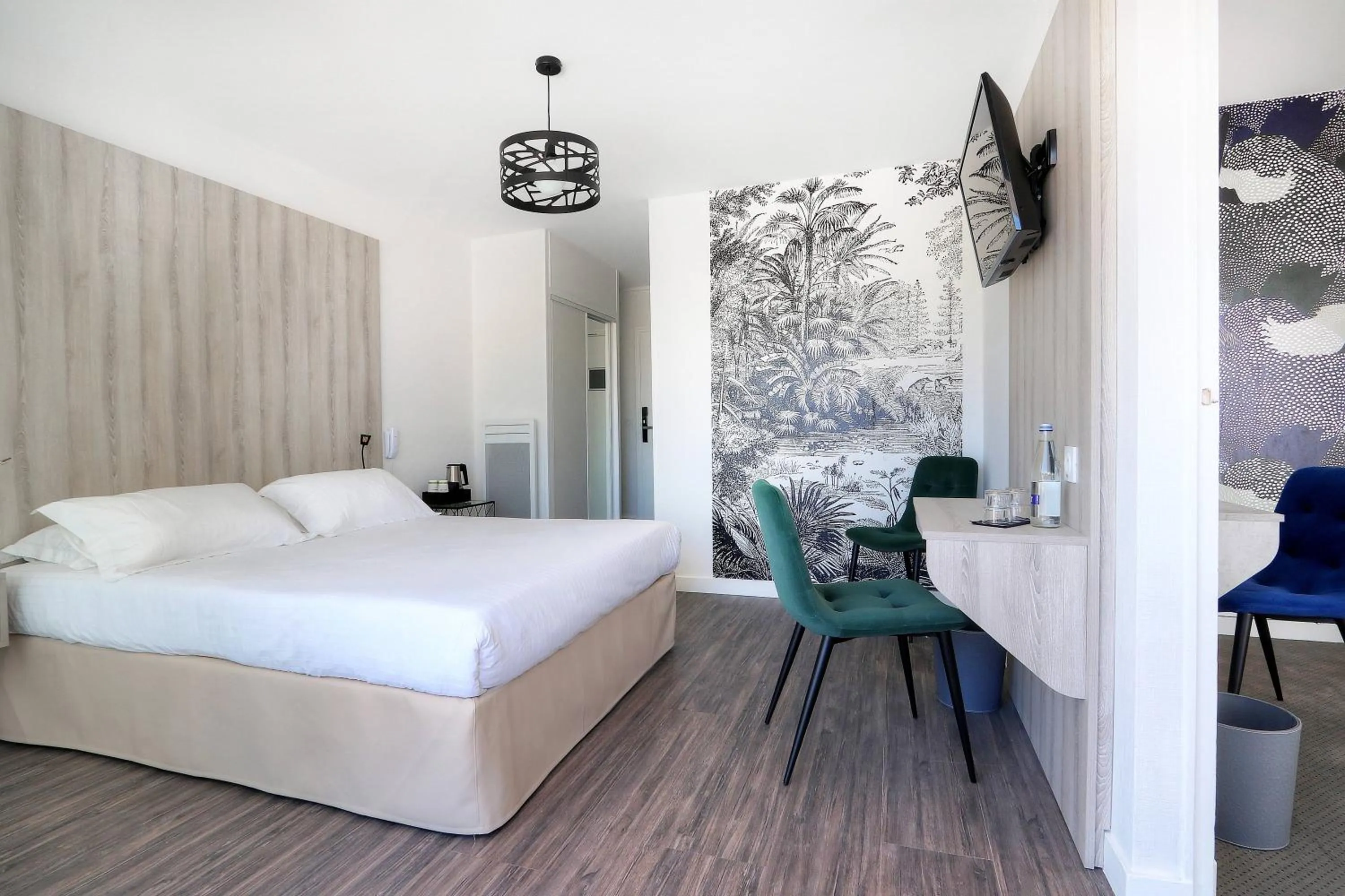 Photo of the whole room, Bed in Best Western Hôtel Le Bellevue Quiberon