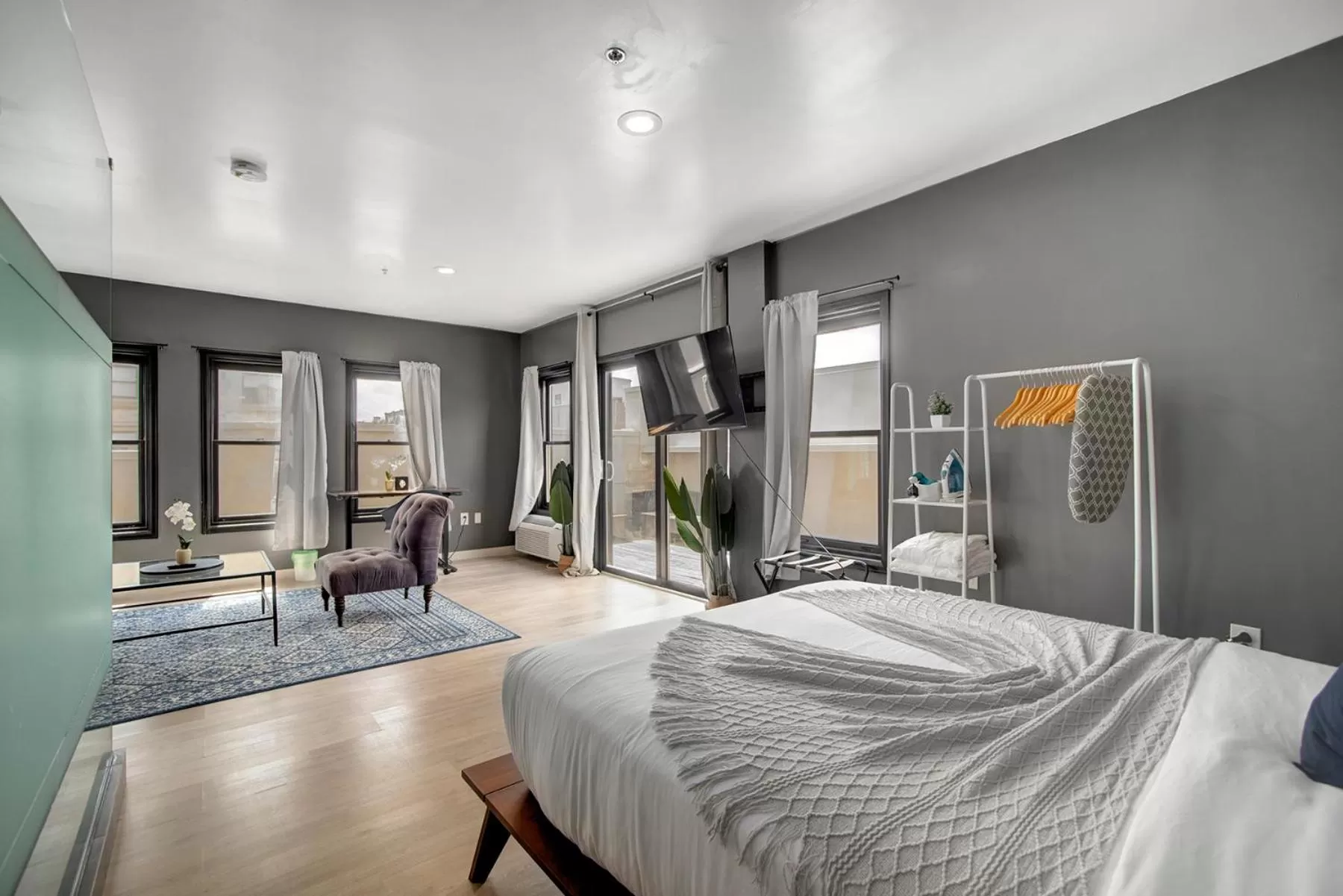 Bedroom, Bed in Good Hotels Downtown Denver