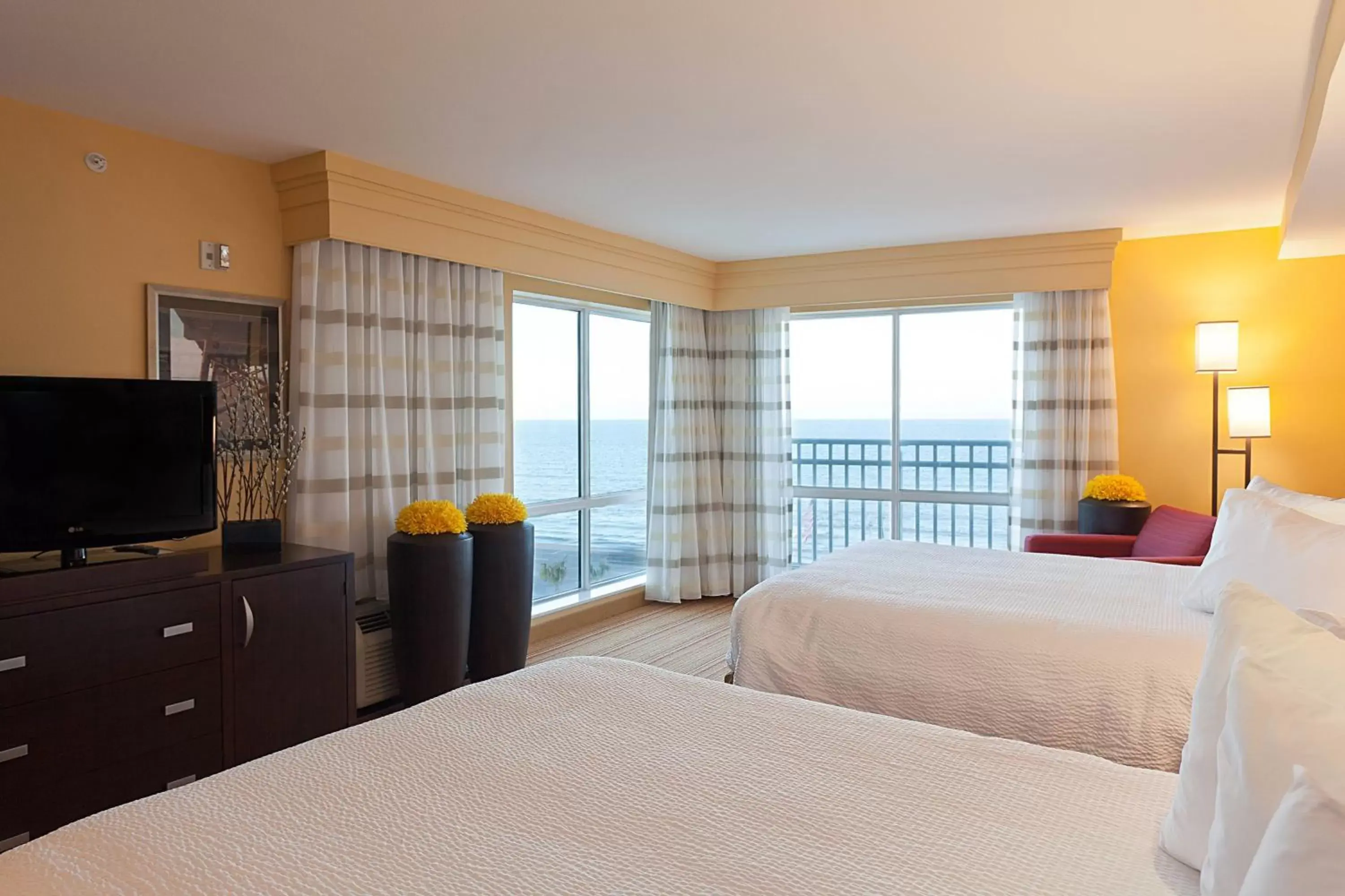 Bedroom, Bed in Courtyard by Marriott Galveston Island