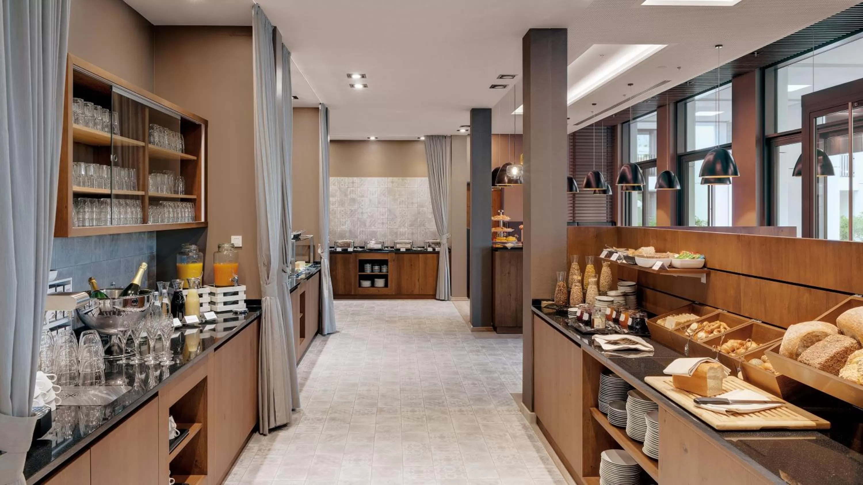 Restaurant/places to eat in Hotel Stadt Lörrach