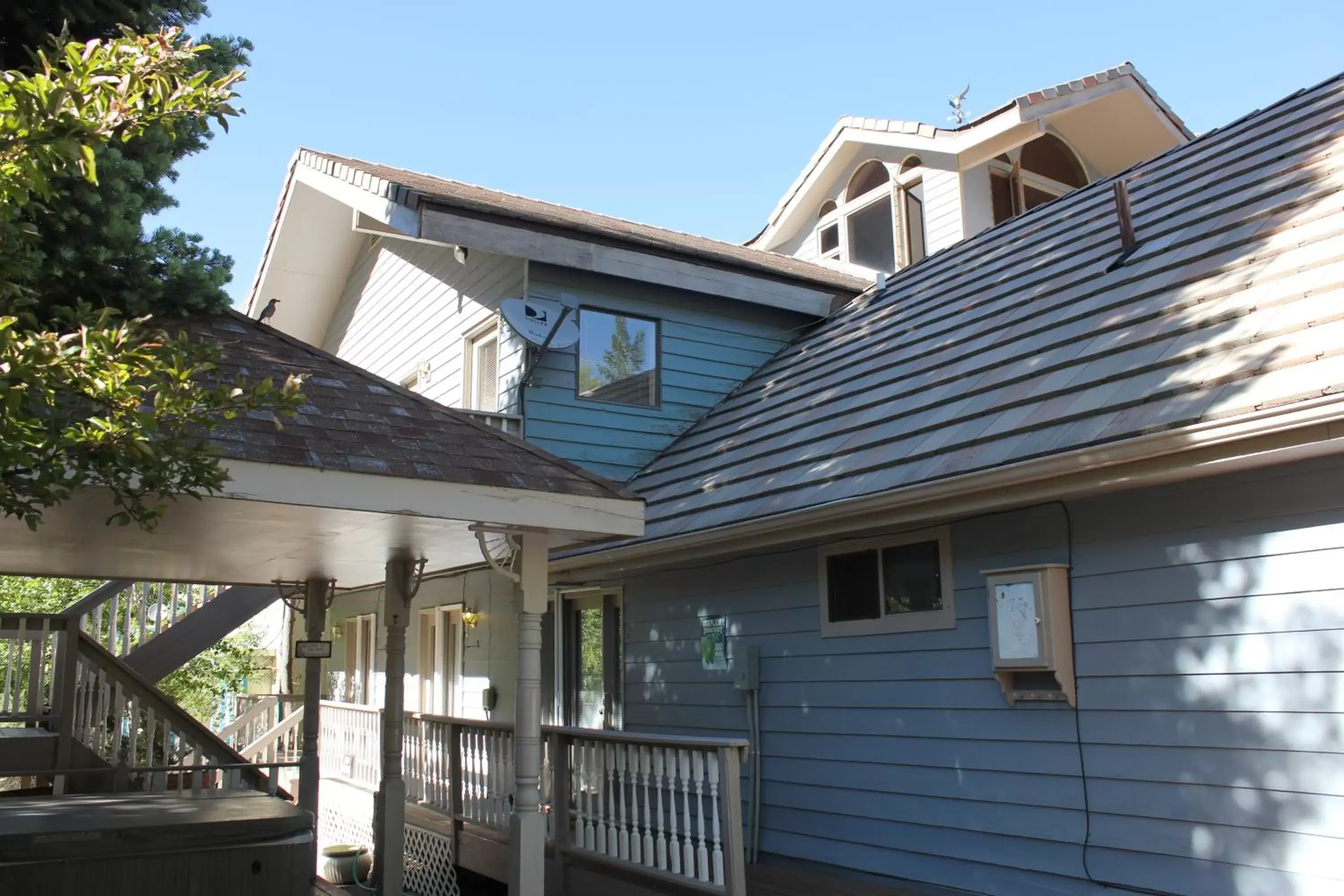 Property building in Black Bear Manor Property building in Black Bear Manor