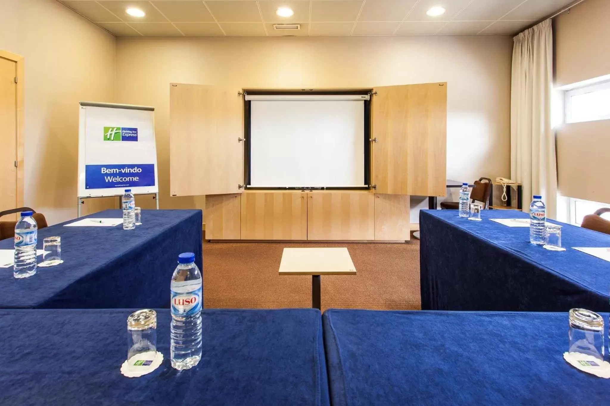 Meeting/conference room in Holiday Inn Express Lisbon-Oeiras, an IHG Hotel