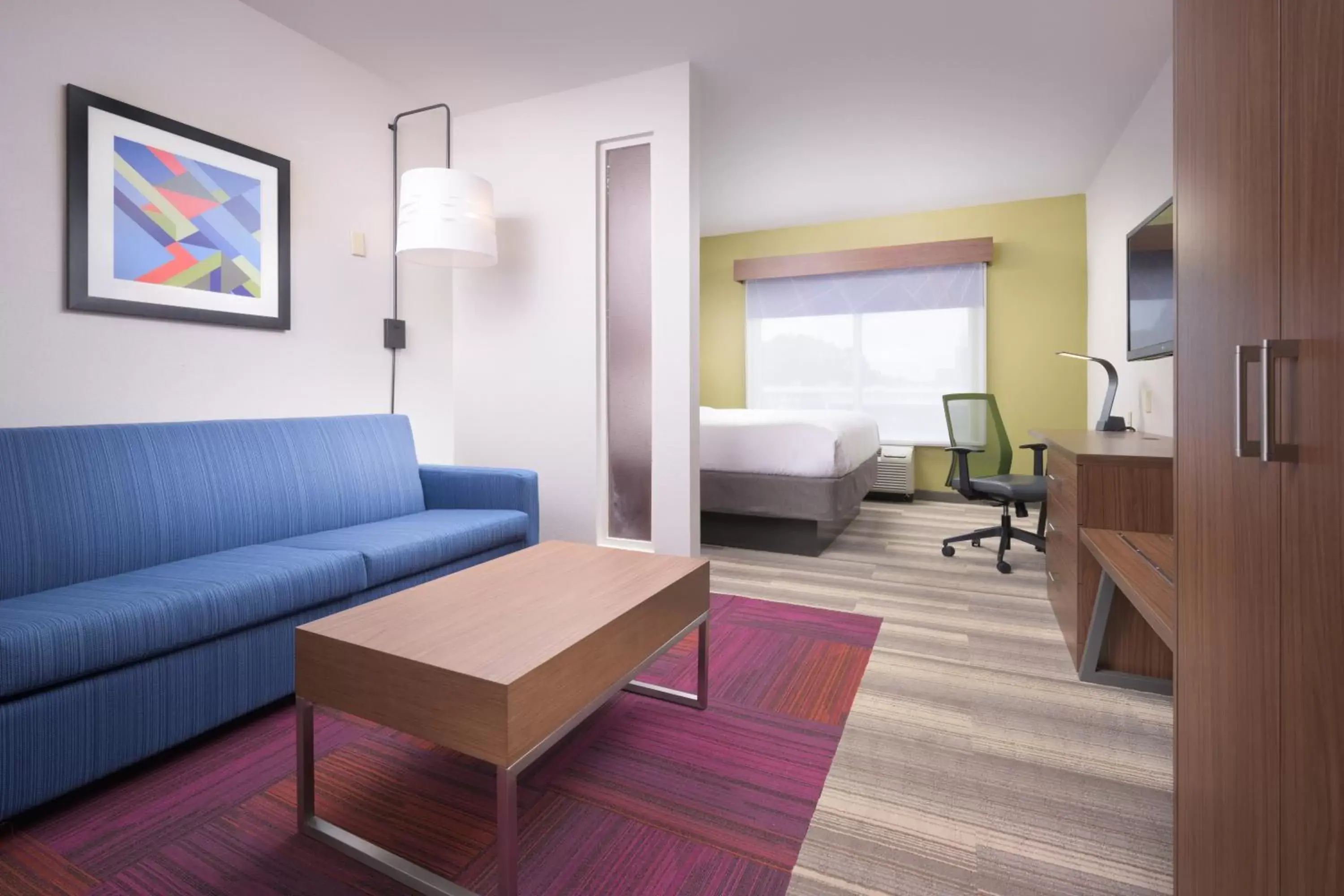 Bedroom, Seating Area in Holiday Inn Express Hotel & Suites Chattanooga Downtown, an IHG Hotel