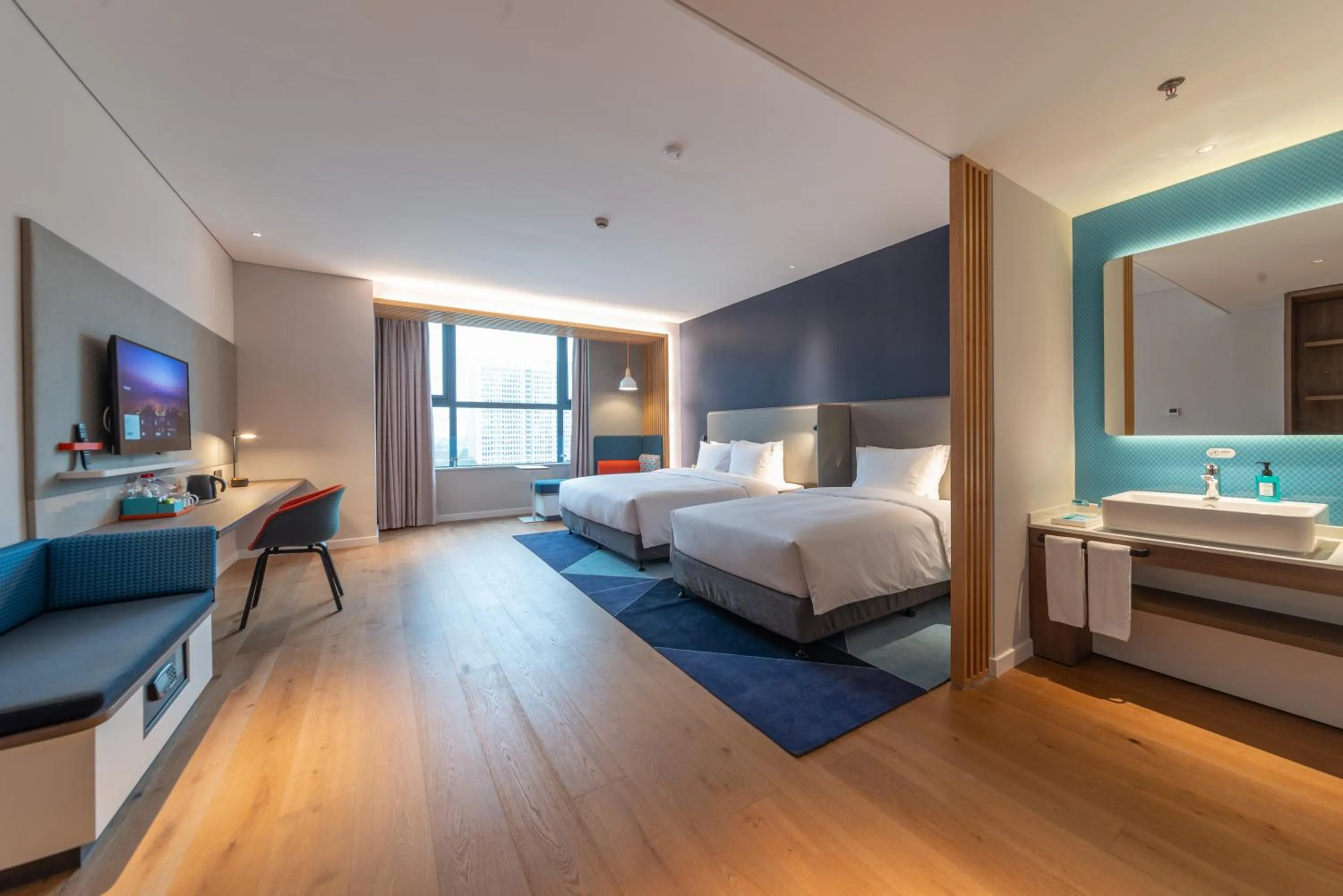 Photo of the whole room, Bed in Holiday Inn Express Linyi North New District by IHG