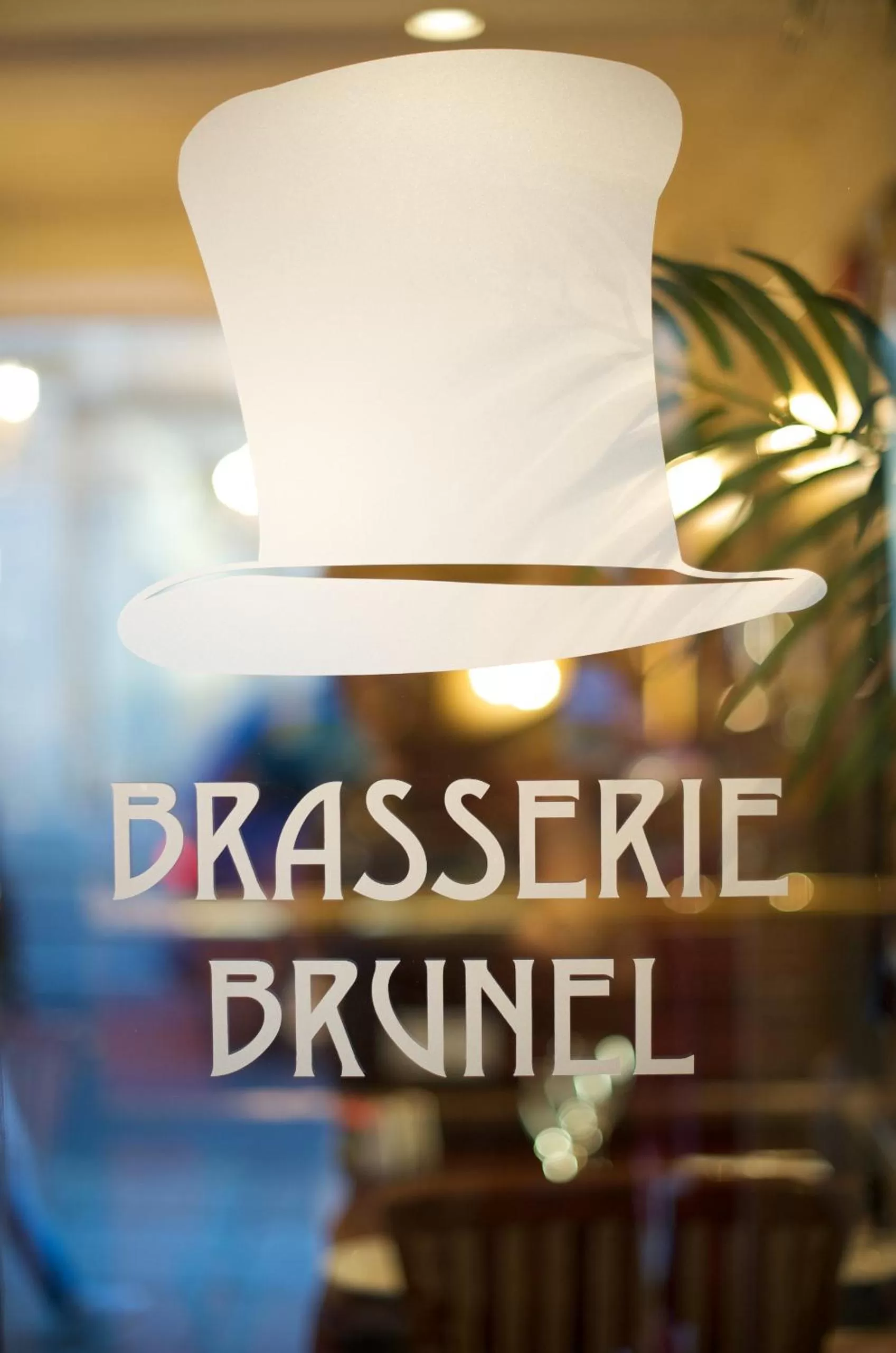 Restaurant/places to eat in Royal Hotel