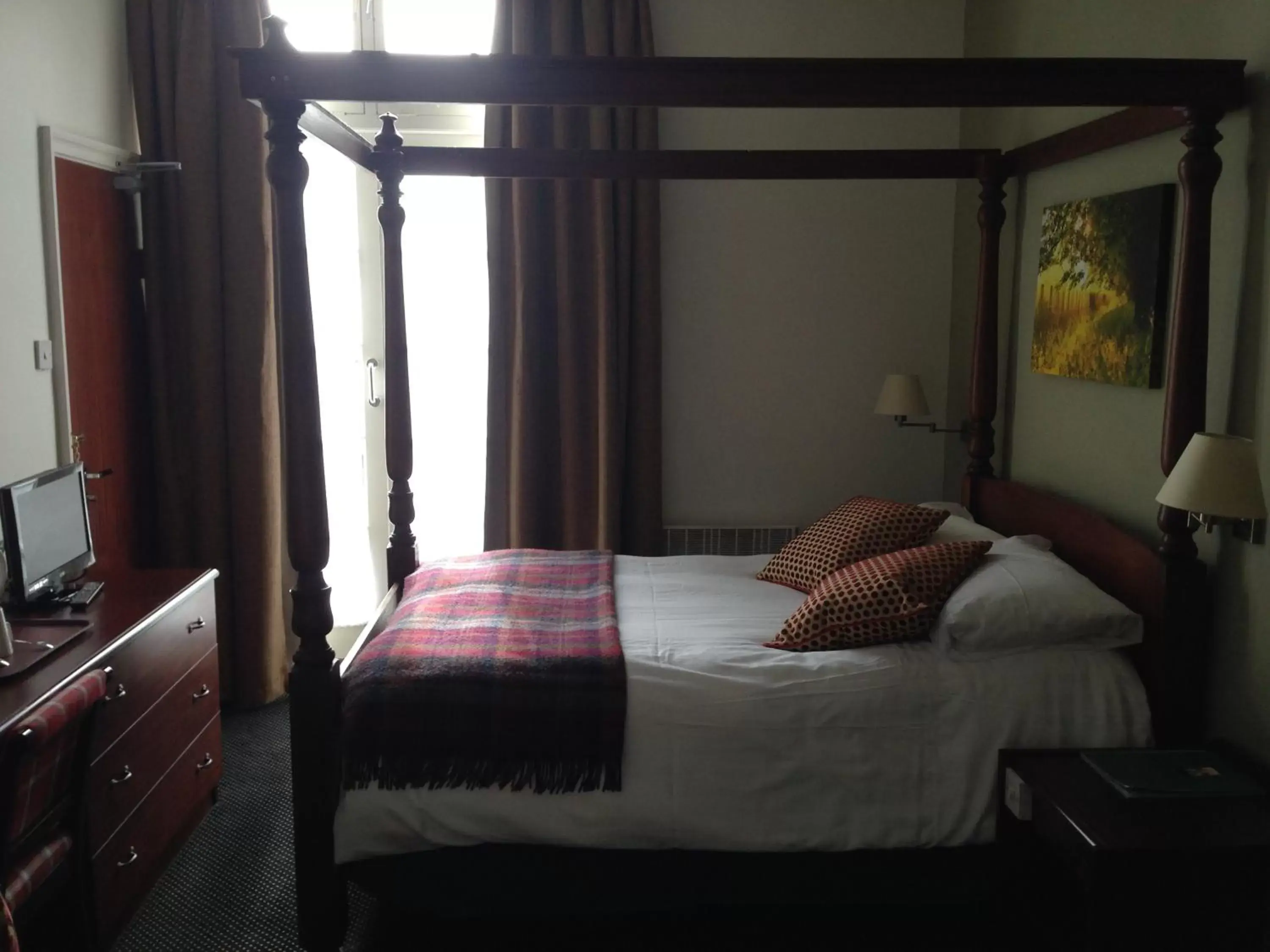 Bed in The Broadway Hotel Bed in The Broadway Hotel