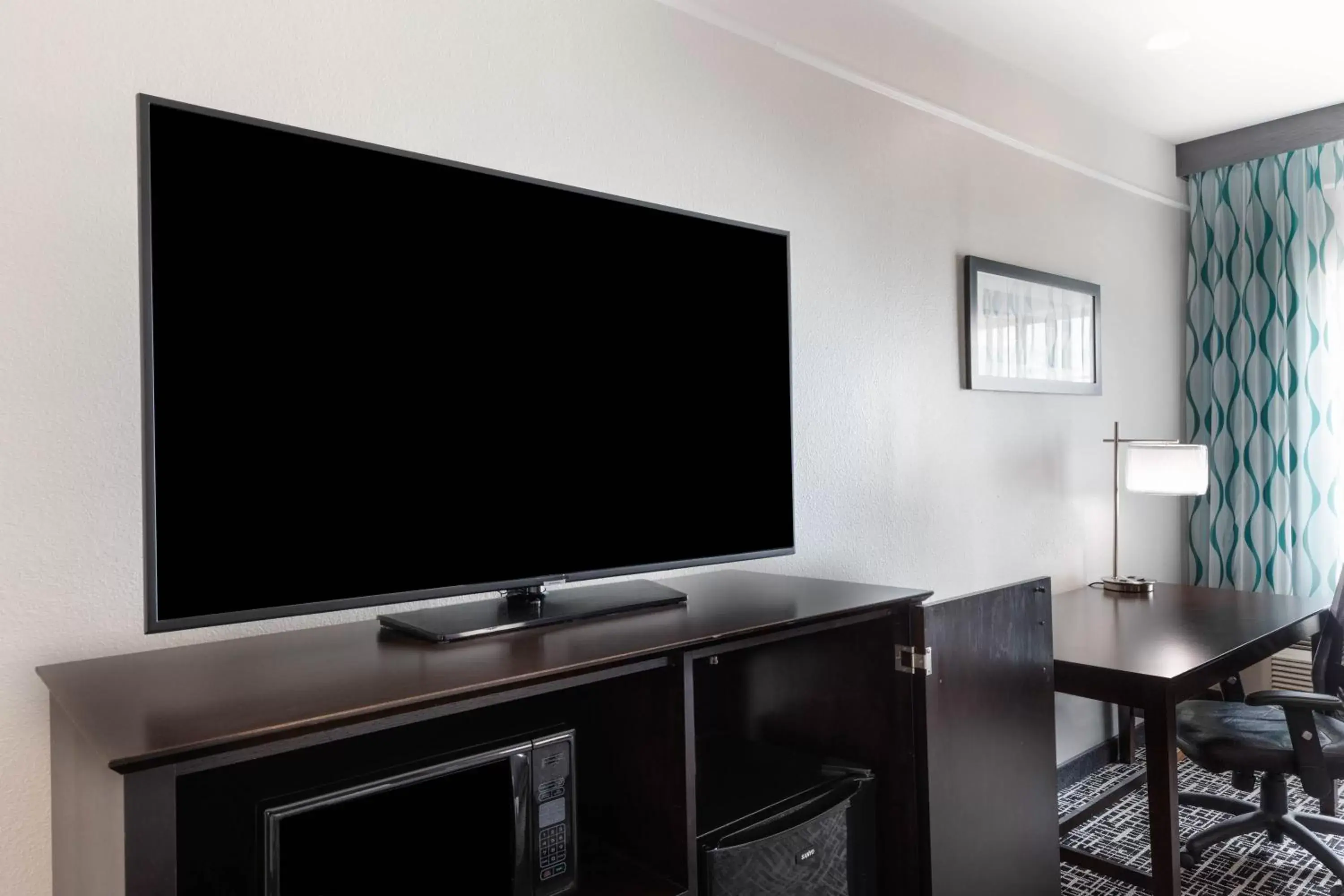 TV and multimedia, TV/Entertainment Center in La Quinta by Wyndham Port Lavaca