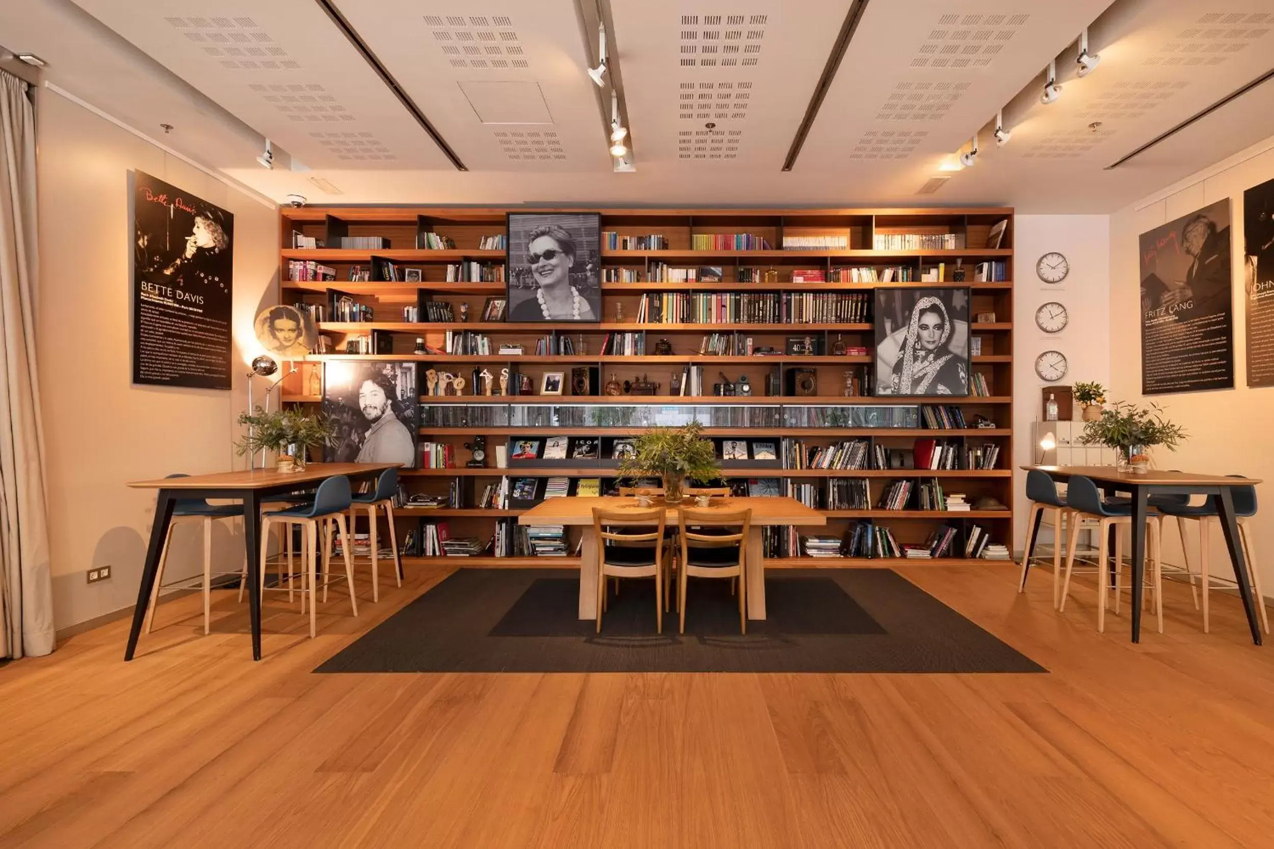Library in Hotel Zinema7