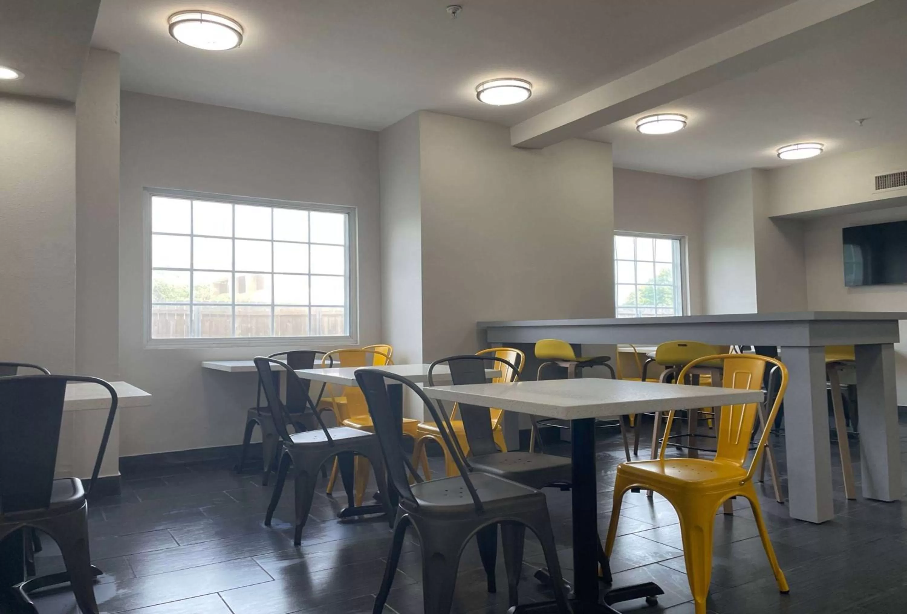 Breakfast in Microtel Inn & Suites by Wyndham Bossier City