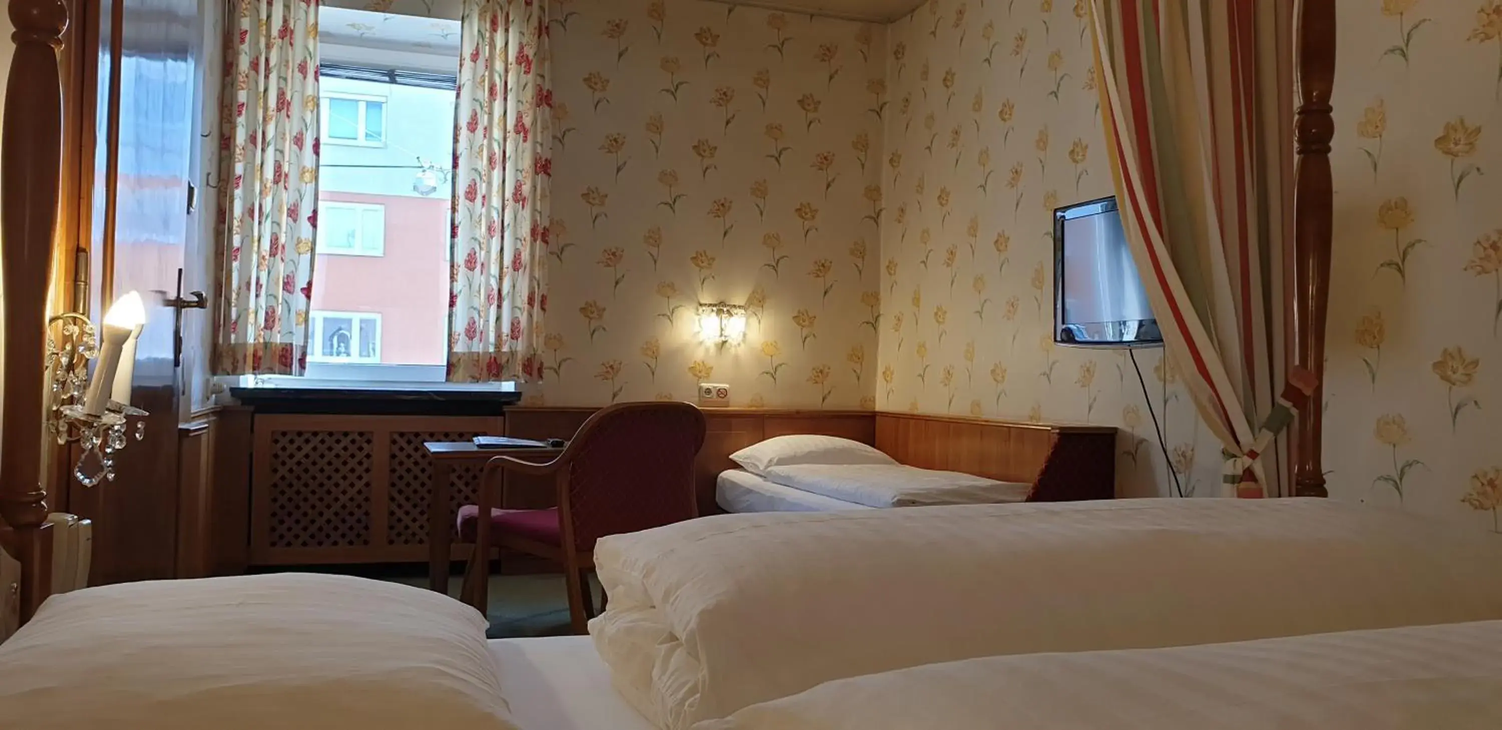 Bed in Hotel Hohenstauffen