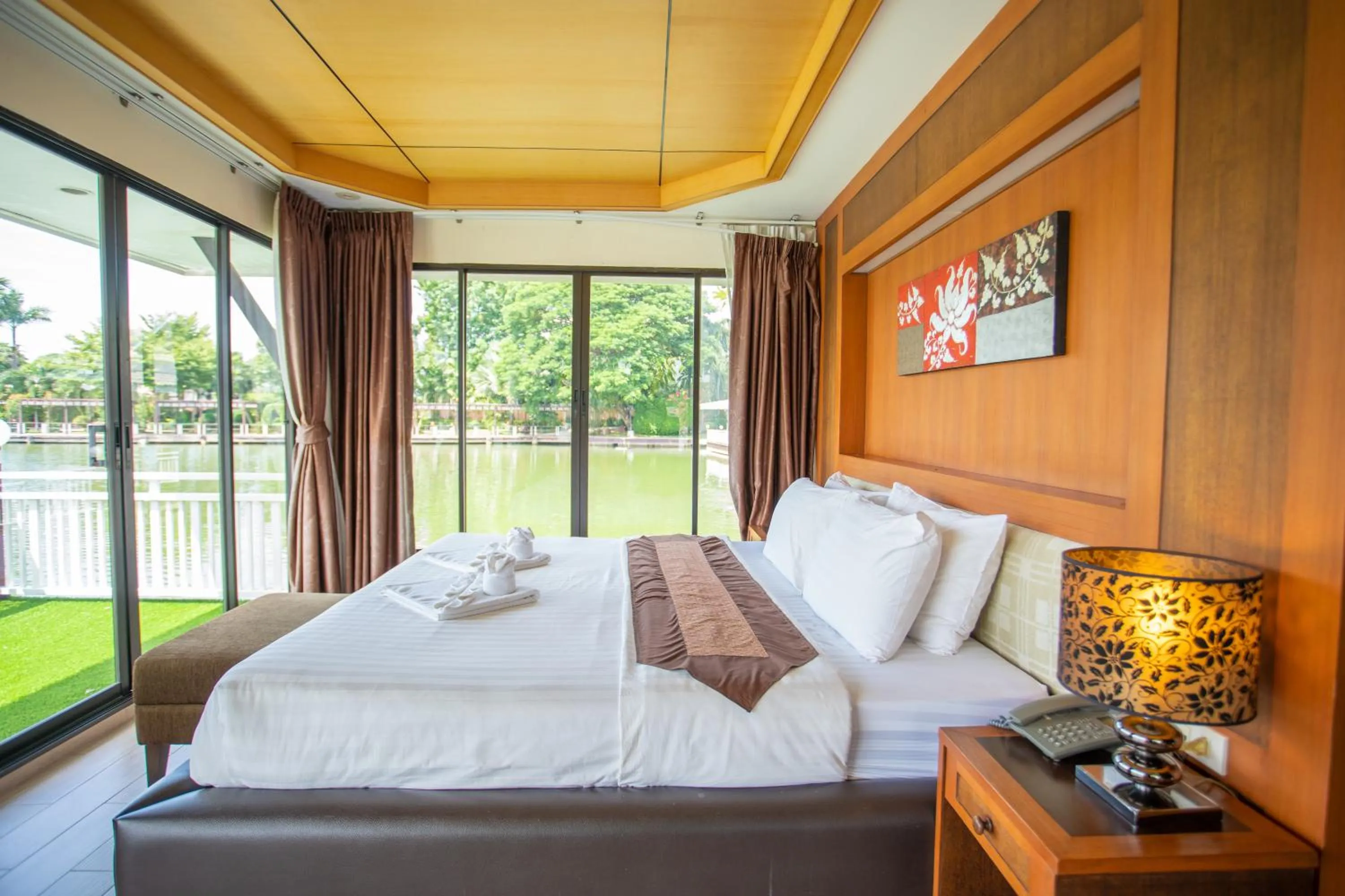 Bed in Chawalun Resort