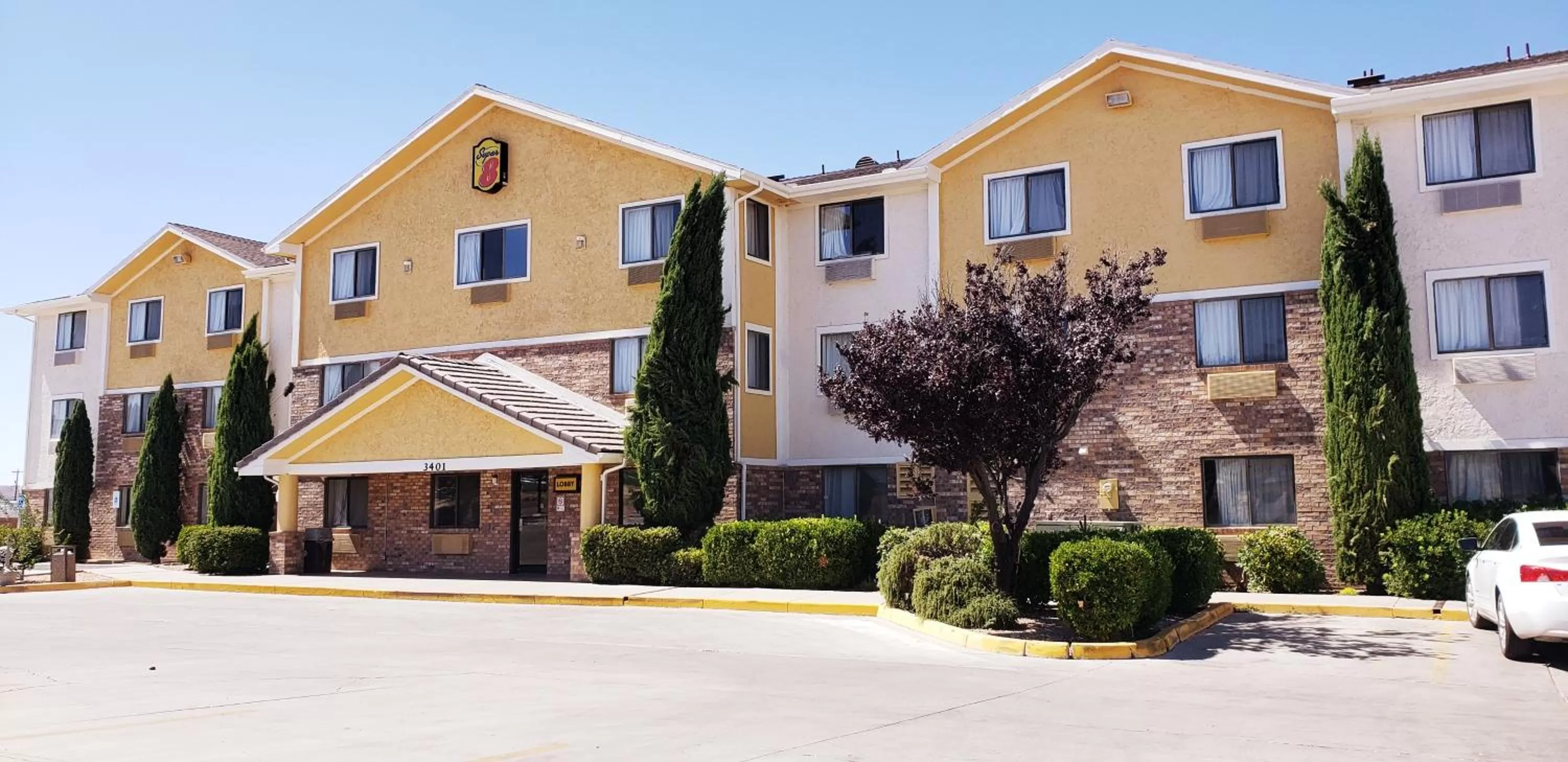 Facade/entrance in Super 8 by Wyndham Kingman