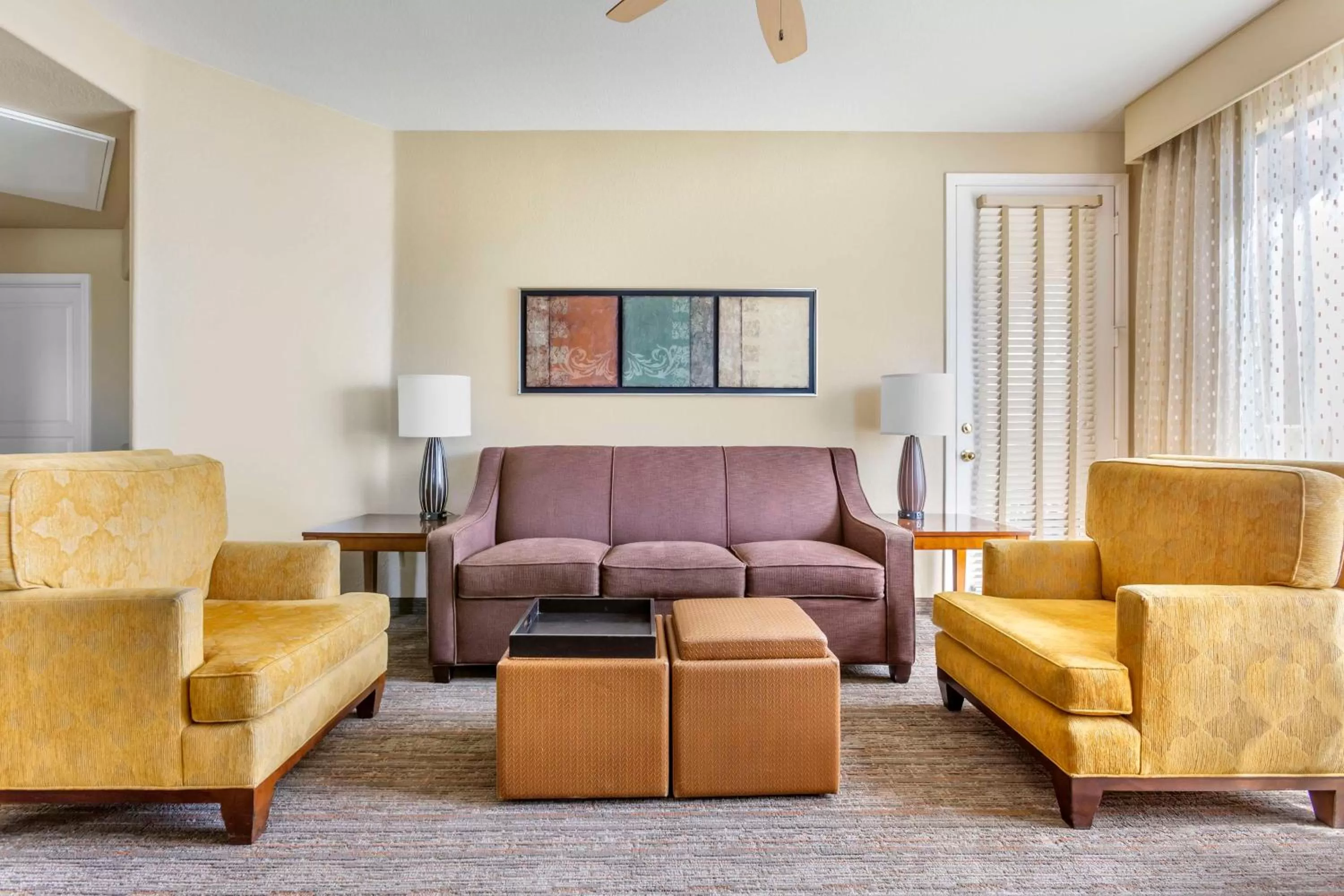 Living room in Hilton Vacation Club Scottsdale Links Resort