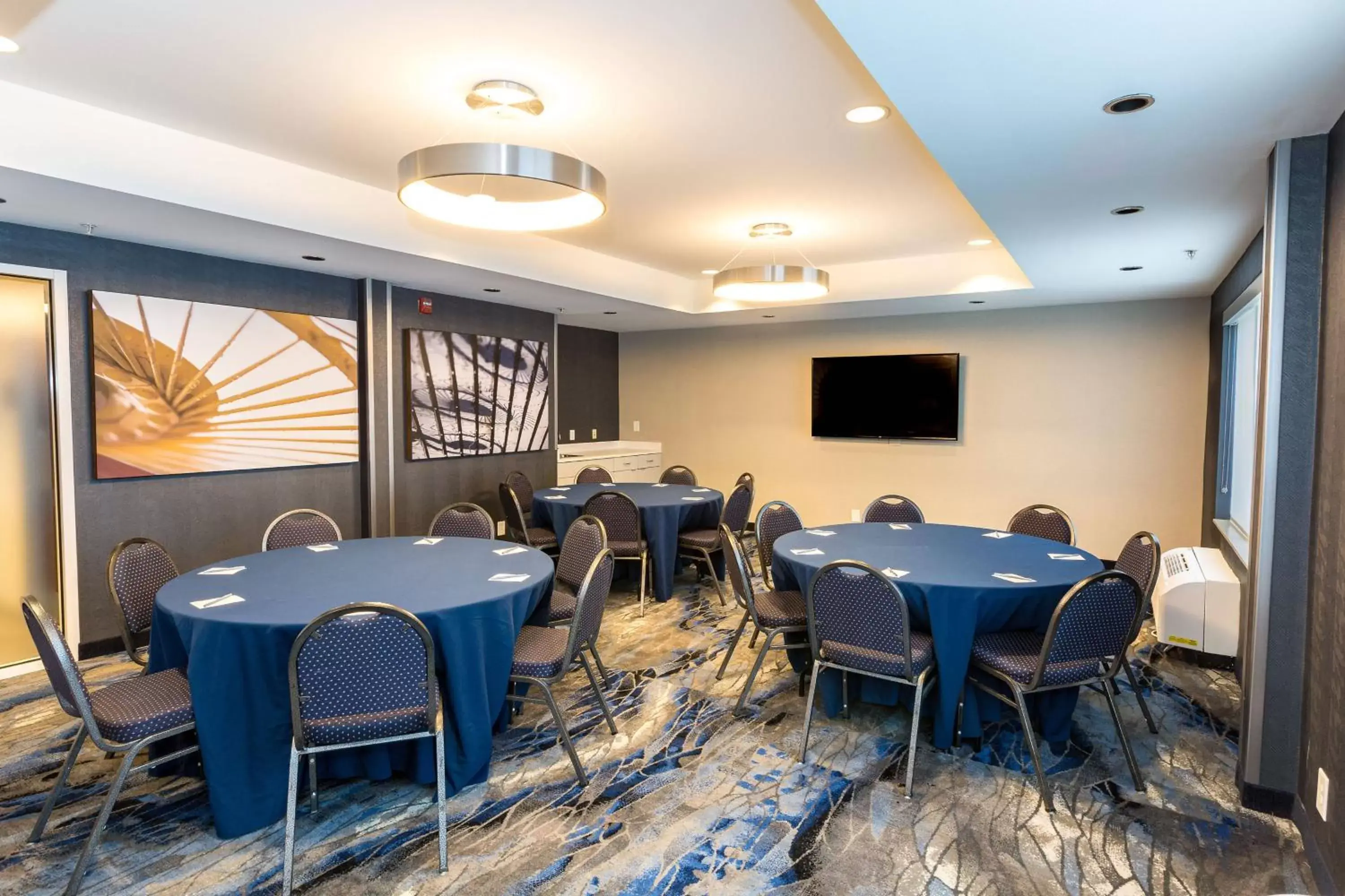 Meeting/conference room, Restaurant/Places to Eat in Fairfield Inn & Suites Raleigh Durham Airport Research Triangle Park