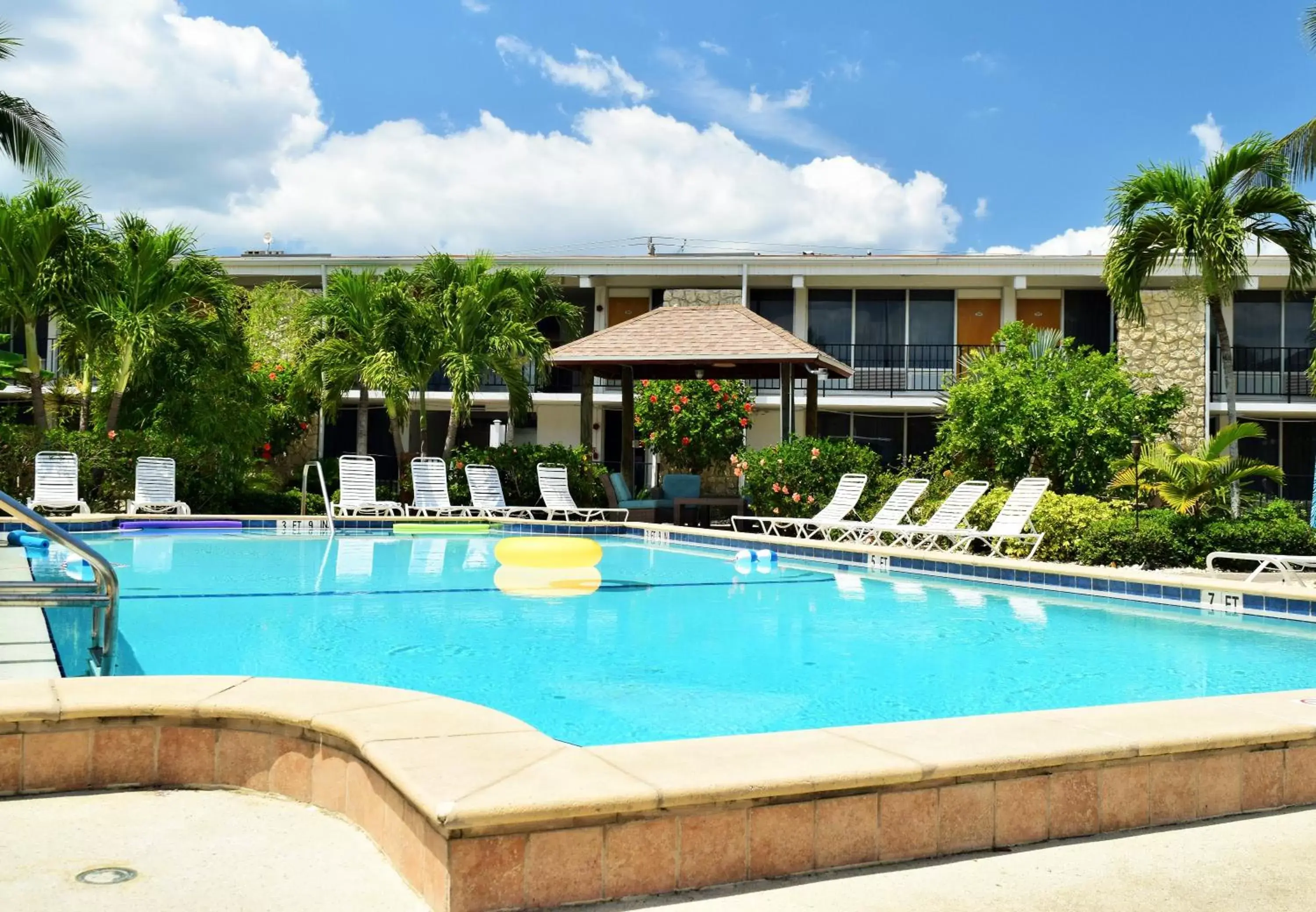 Swimming pool in Dolphin Key Resort - Cape Coral Swimming pool in Dolphin Key Resort - Cape Coral