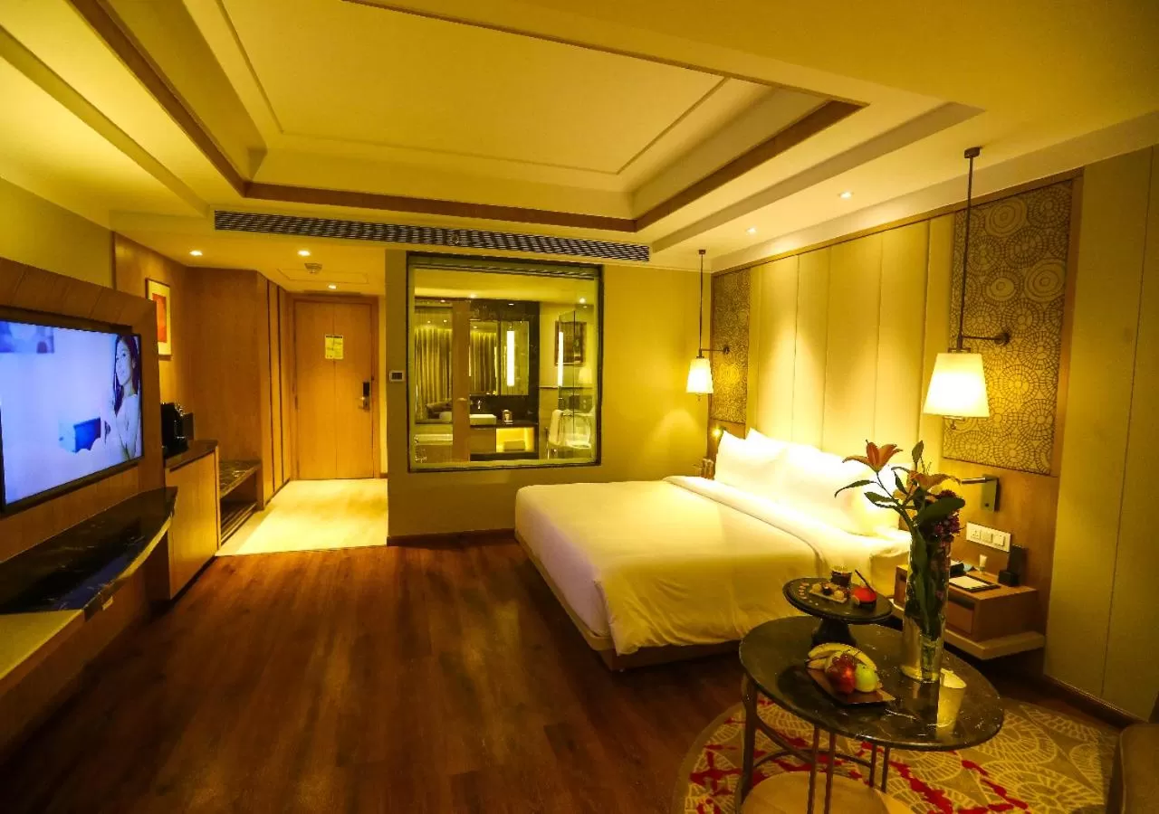 Bedroom, Bed in Radisson Bhopal