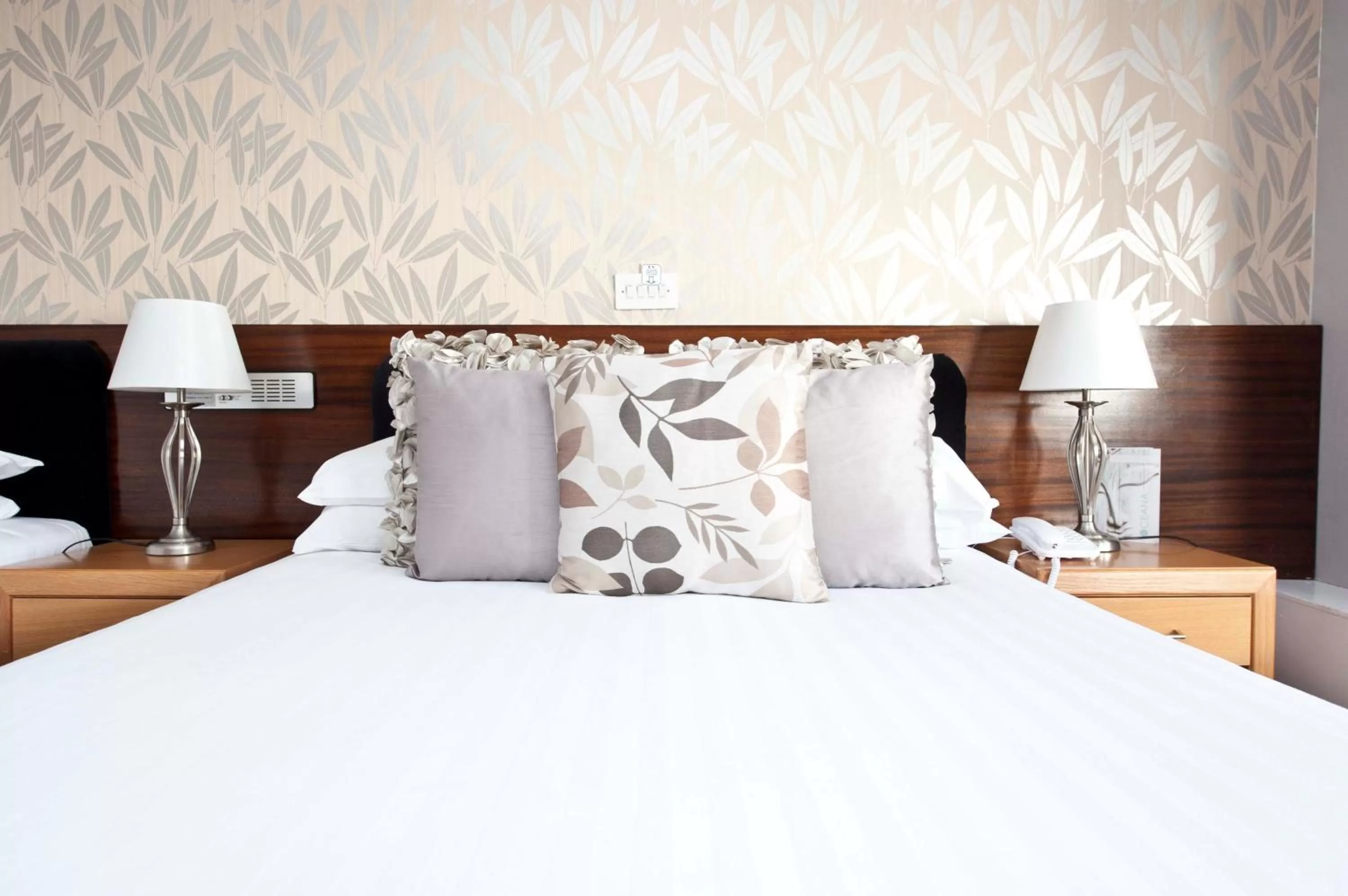 Bedroom, Bed in Suncliff Hotel - OCEANA COLLECTION