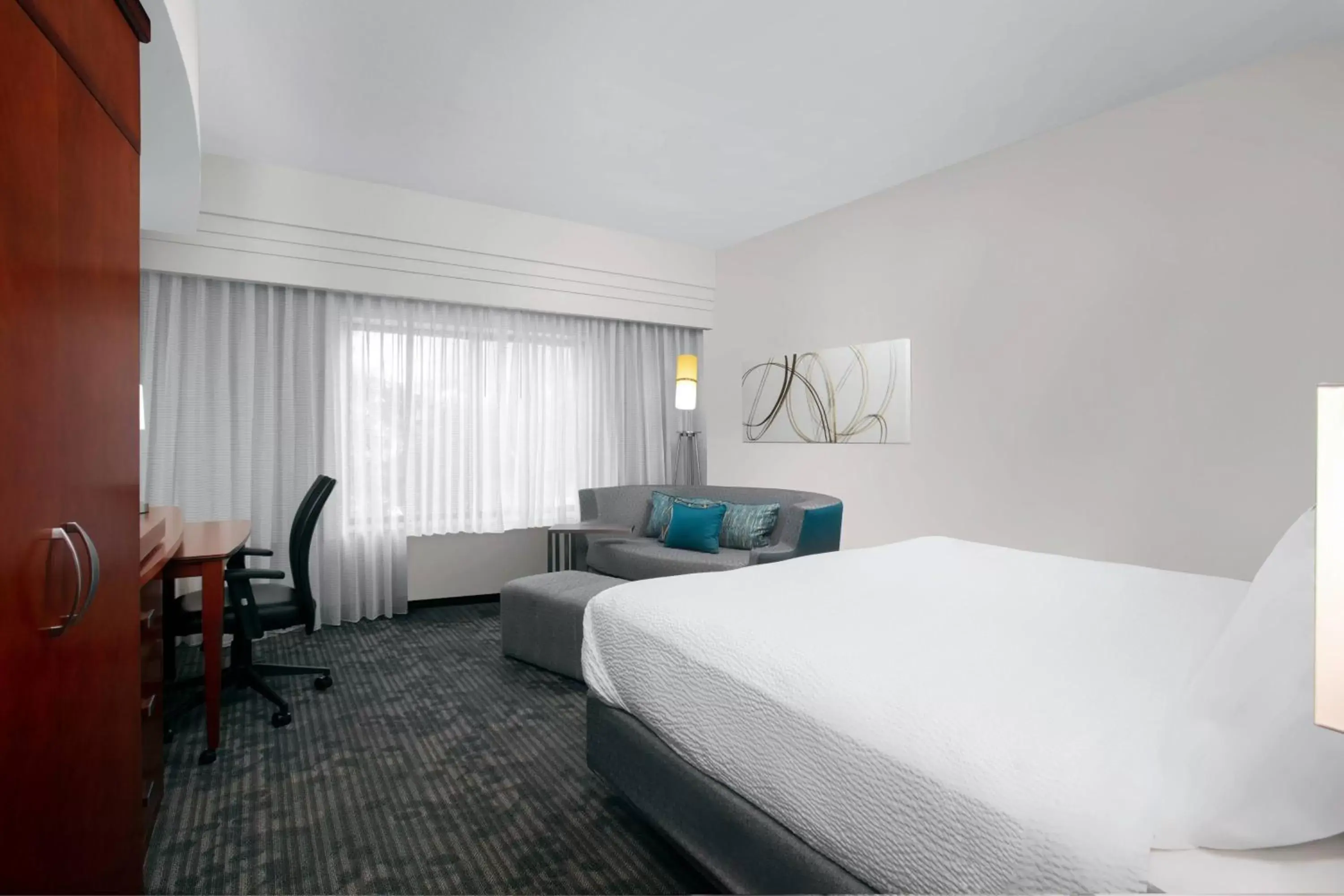 Photo of the whole room, Bed in Courtyard by Marriott Jacksonville I-295/East Beltway