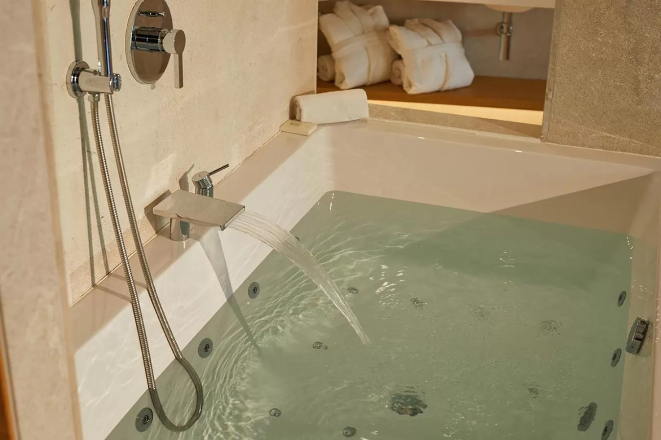 Hot Tub in Nakar Hotel