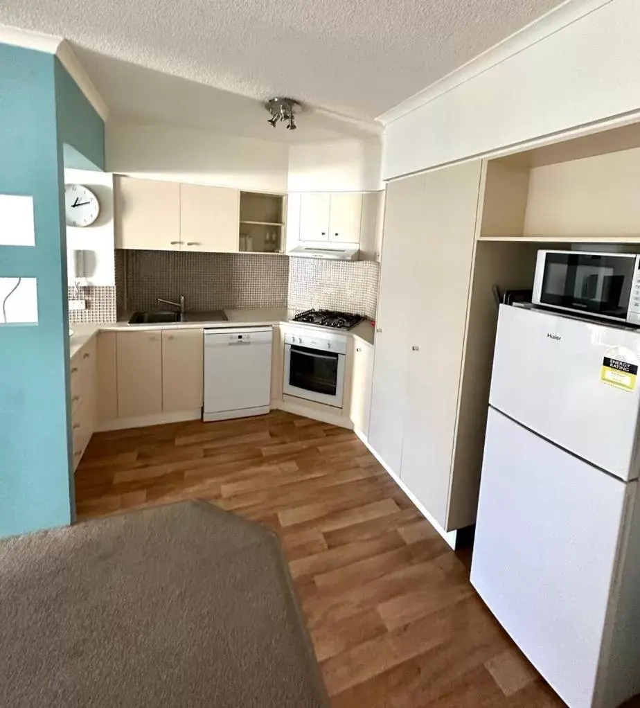 Kitchen/Kitchenette in Goldsborough Place Apartments