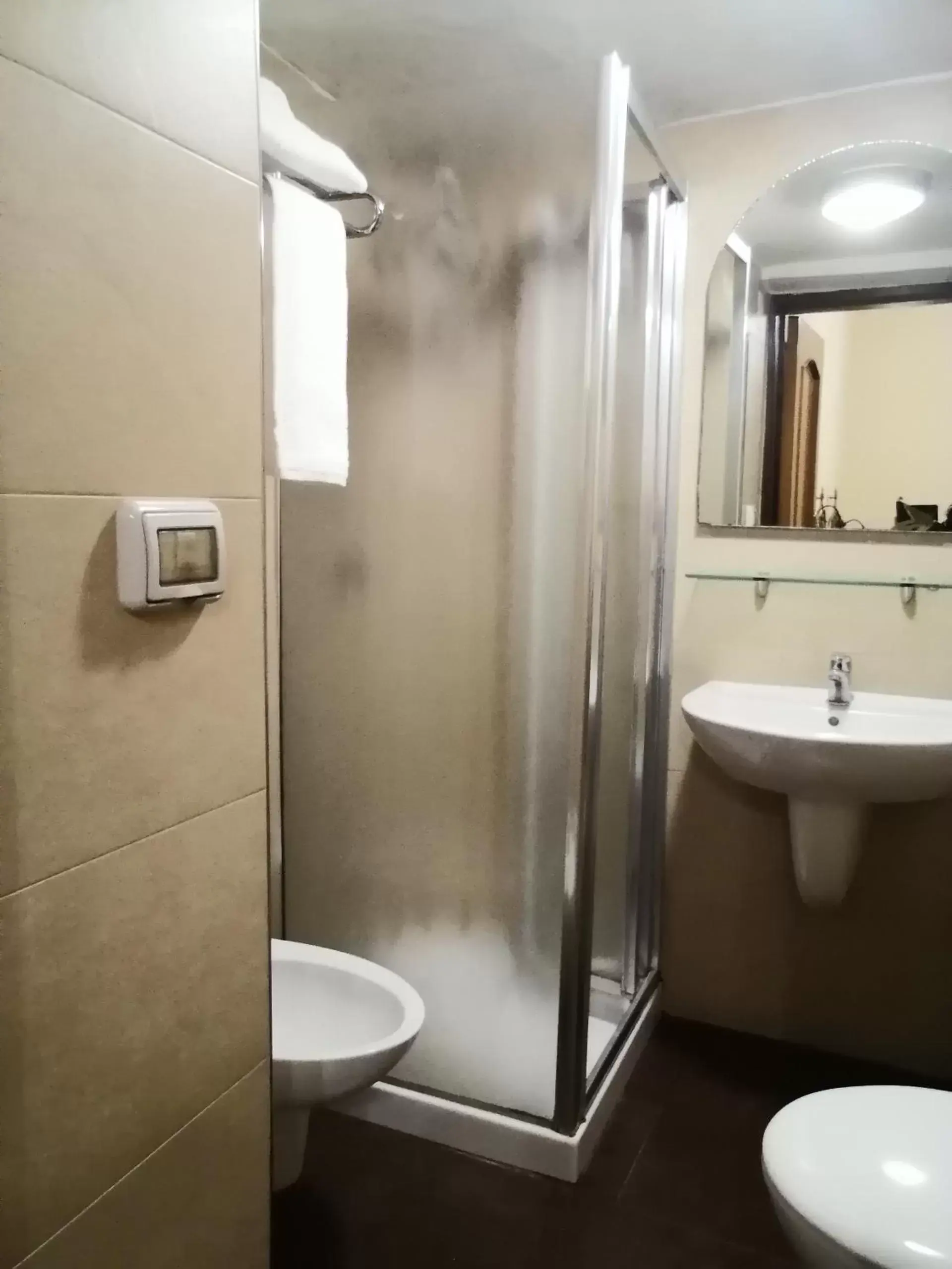 Bathroom in hotel de rossi