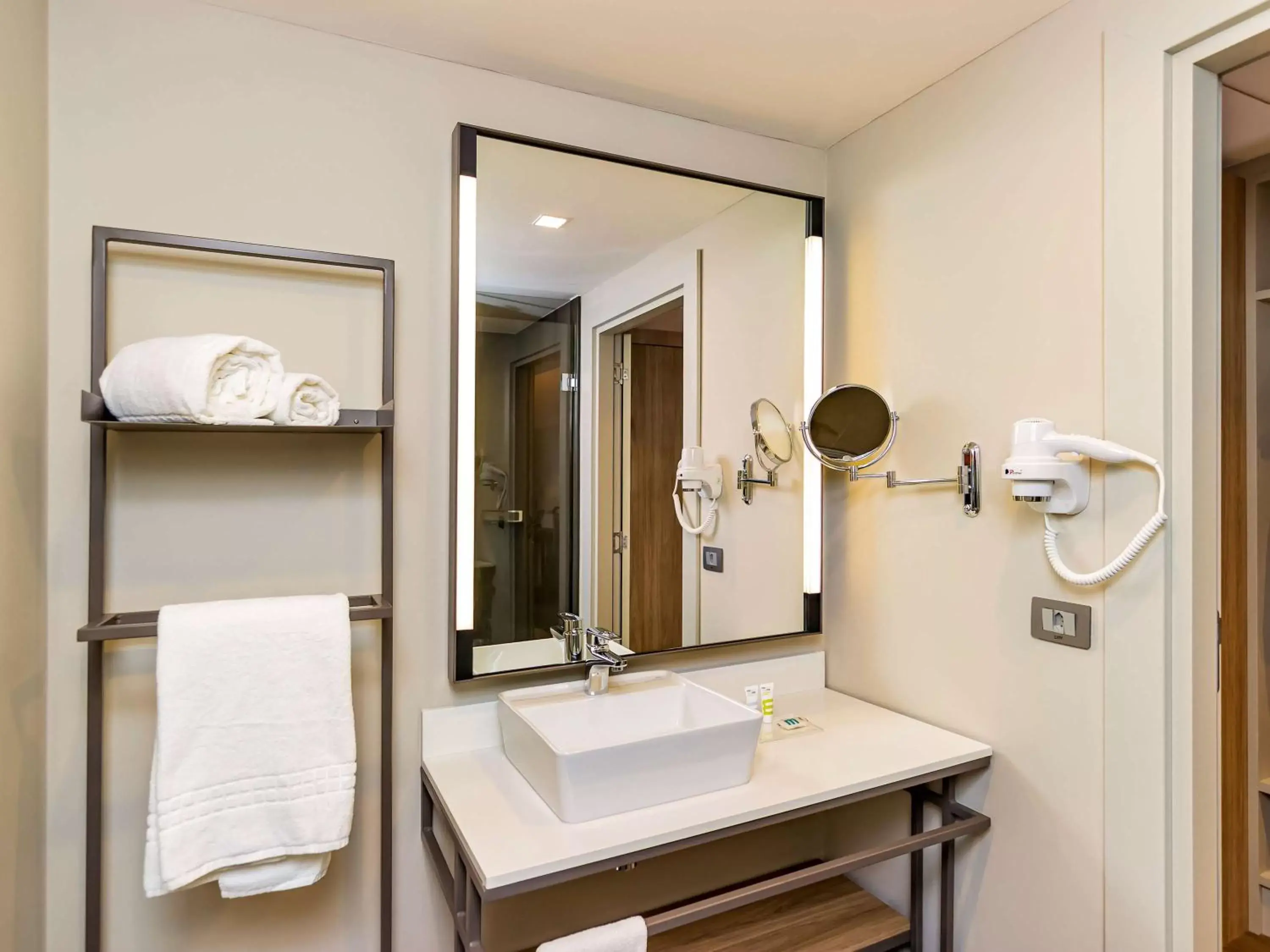 Bathroom in Mercure Itajai Navegantes