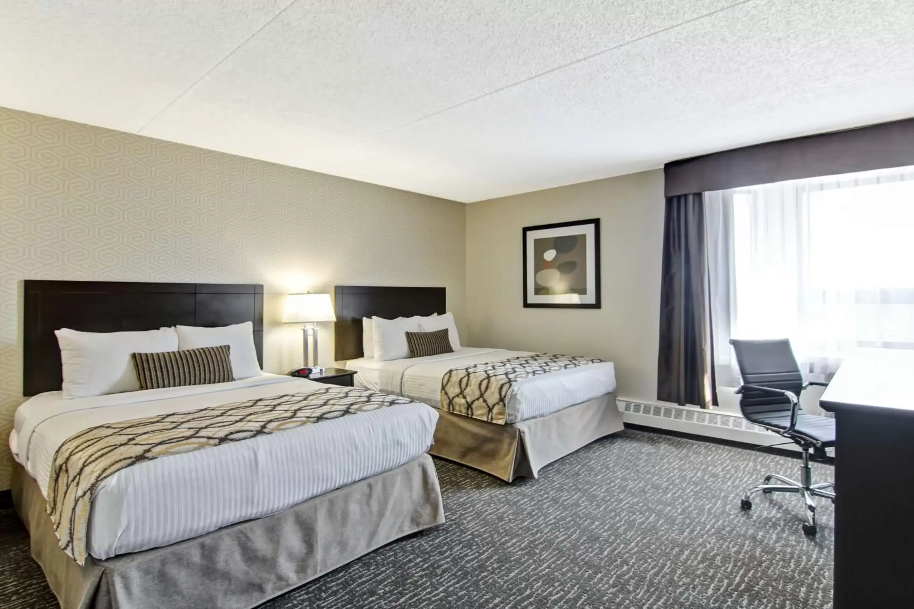 Shower, Bed in Coast West Edmonton Hotel & Conference Centre