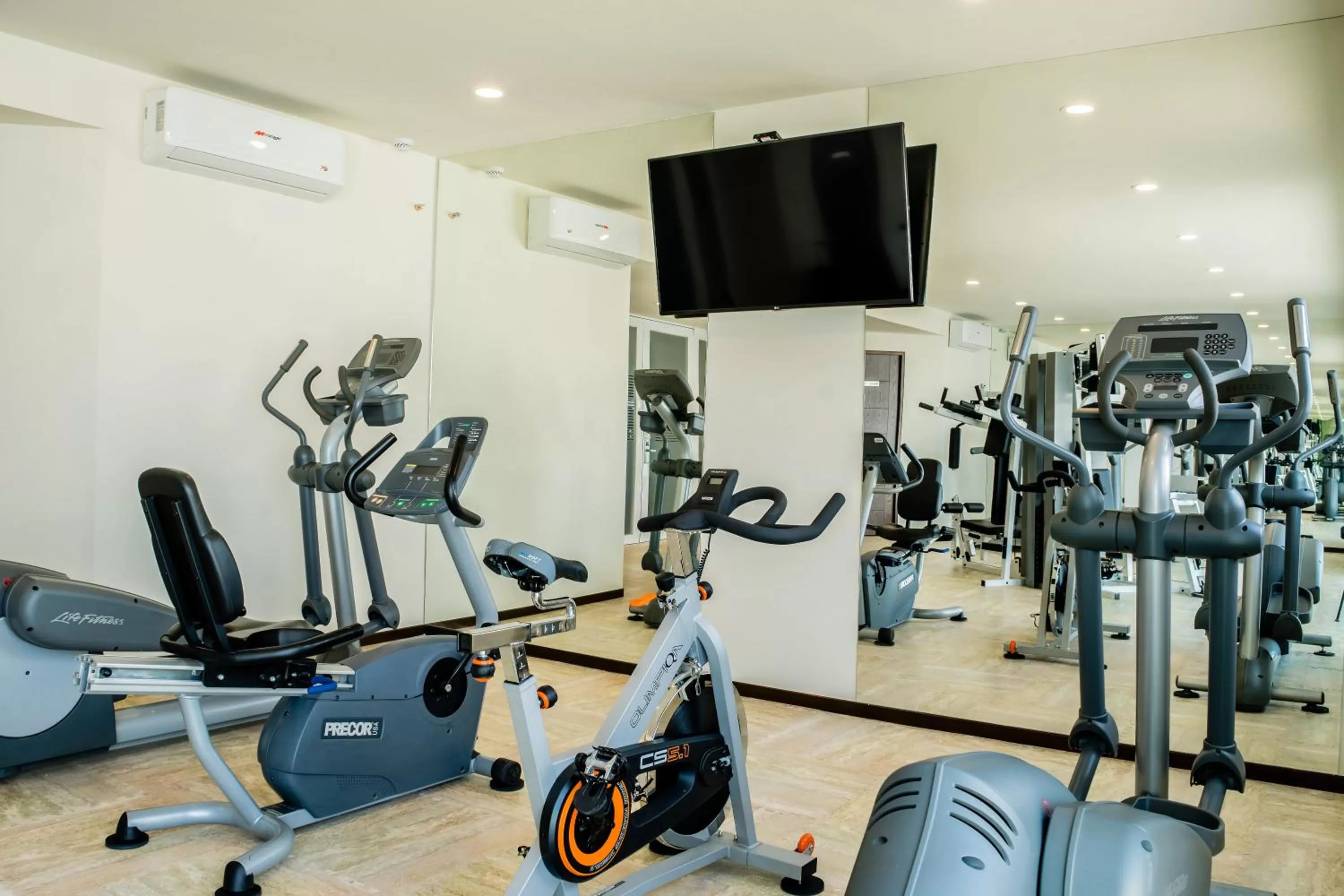Fitness centre/facilities in Crown Victoria Hotel