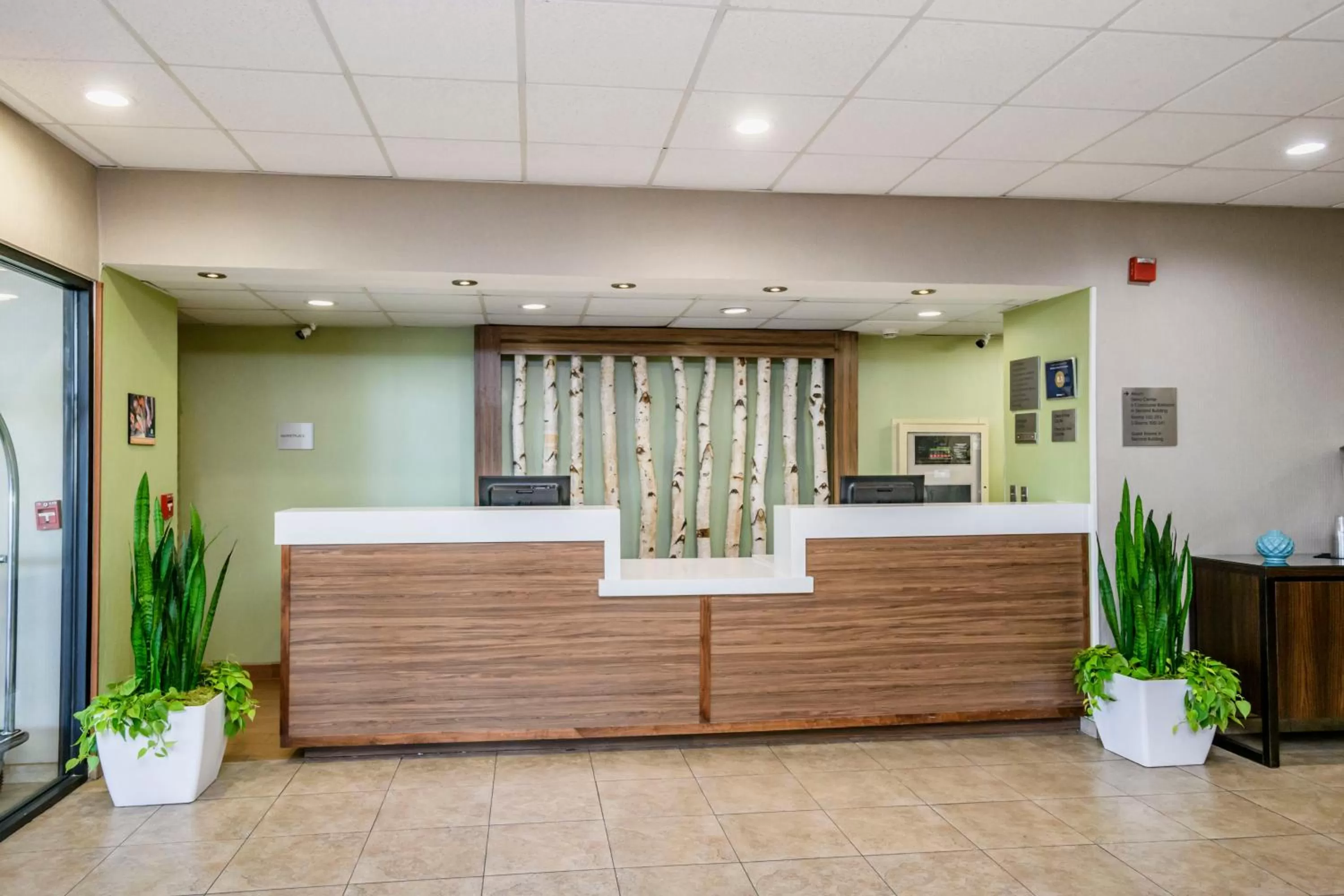 Lobby or reception in Wyndham Garden Fresno Yosemite Airport