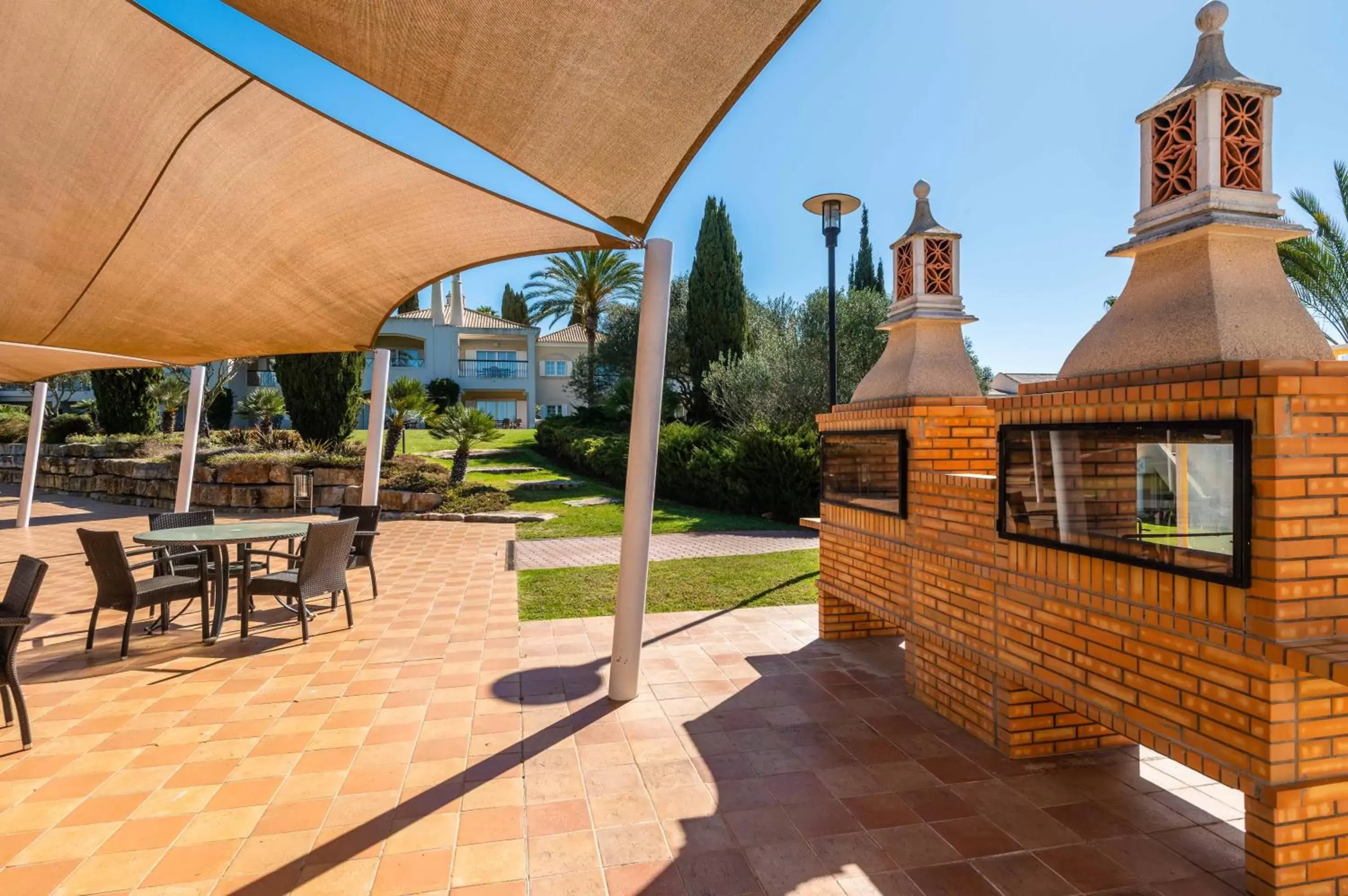 BBQ facilities in Vale d'Oliveiras Quinta Resort & Spa