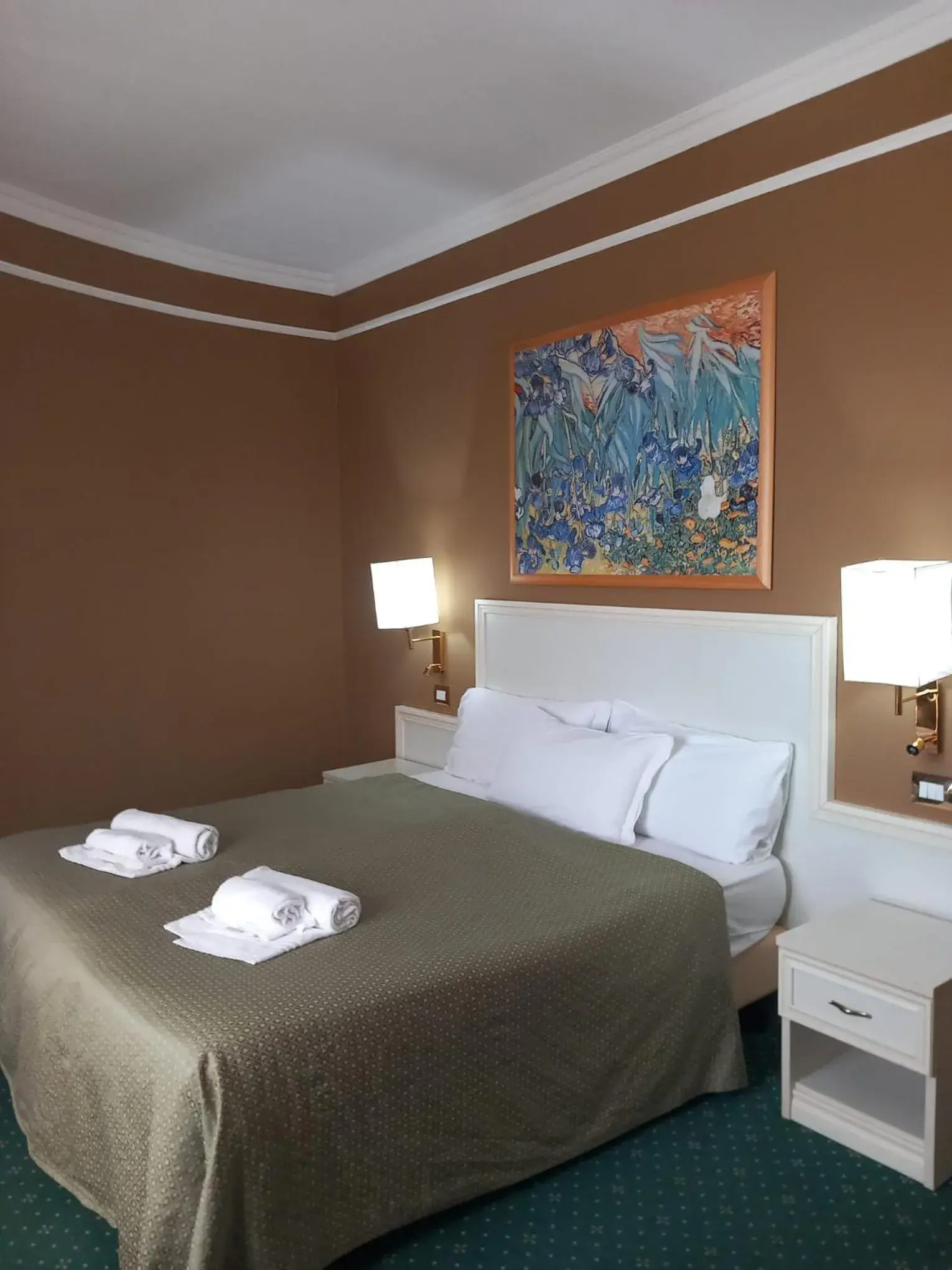 Bed in Cervara Park Hotel