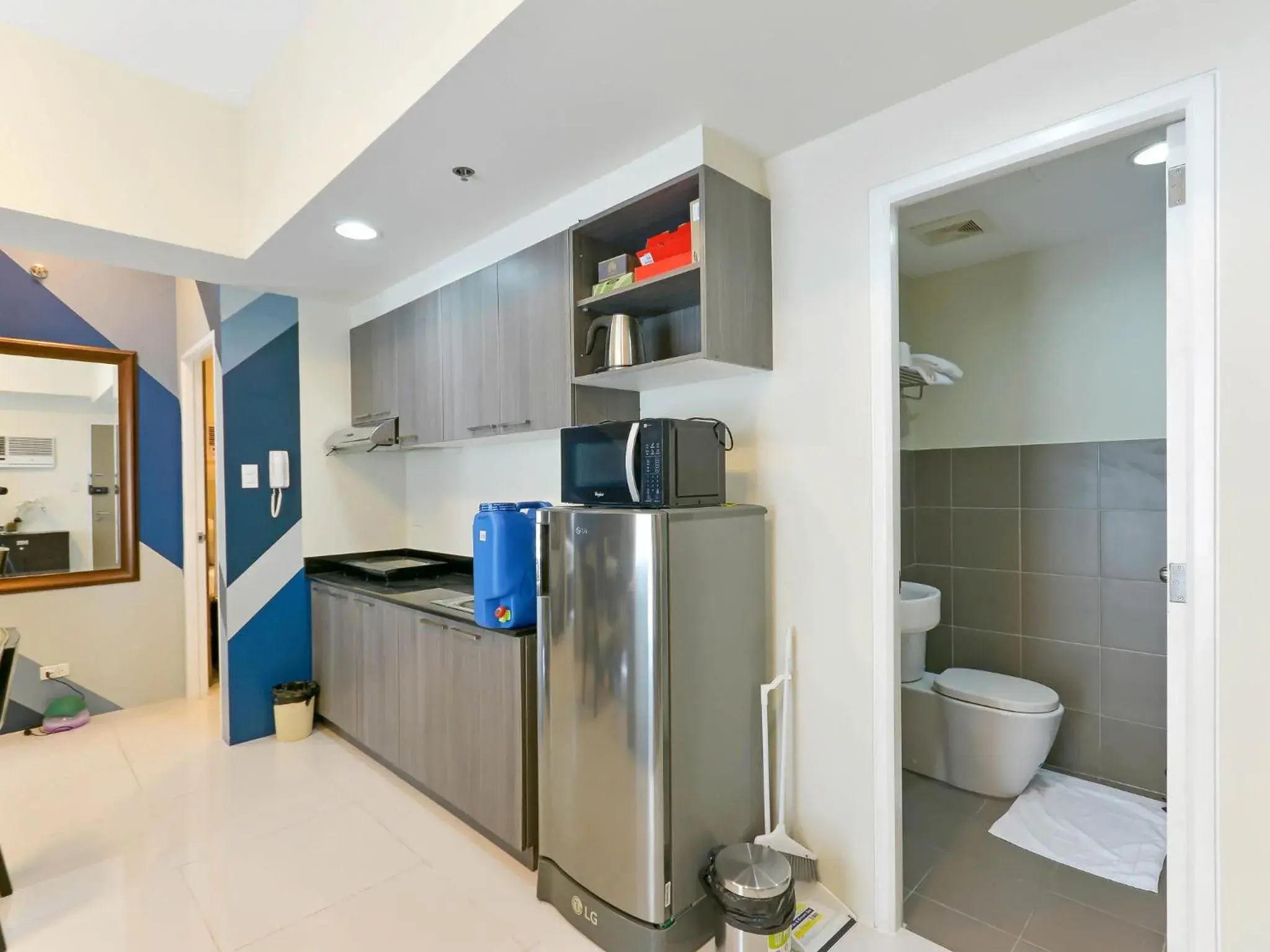 Kitchen/Kitchenette in Currency Serviced Suites